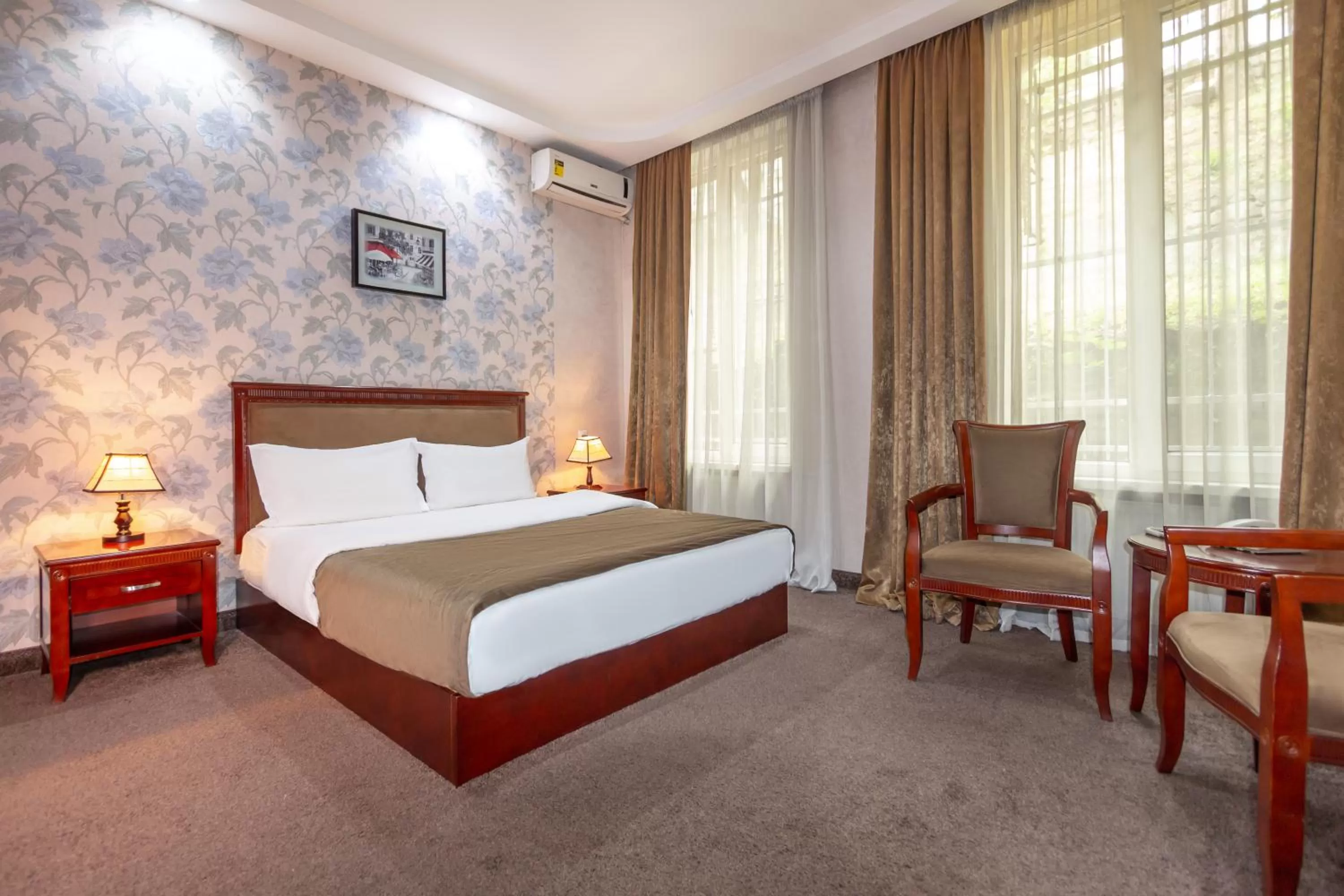 Bed in Margo Palace Hotel