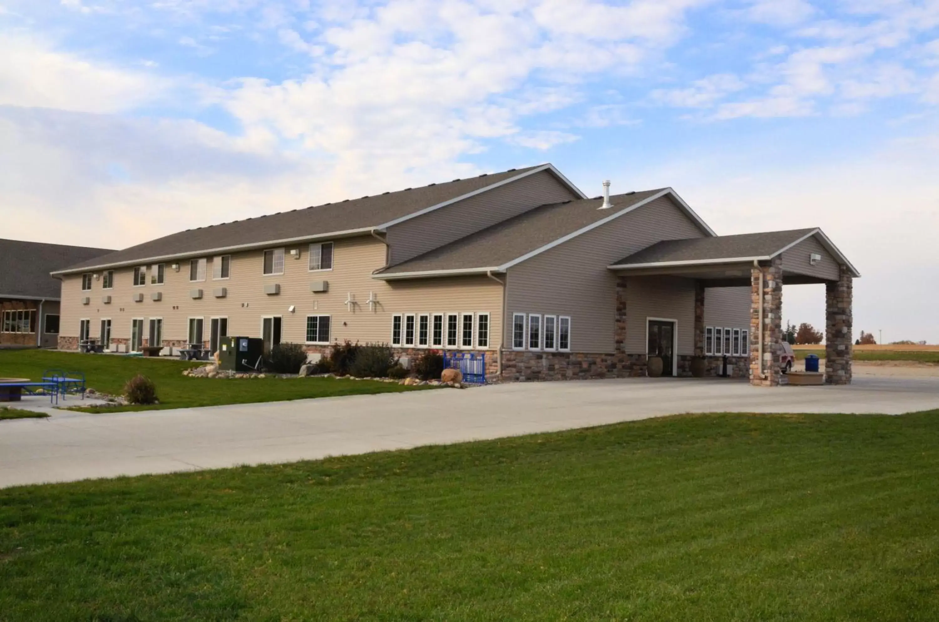 Property Building in Cobblestone Inn & Suites - Lake View