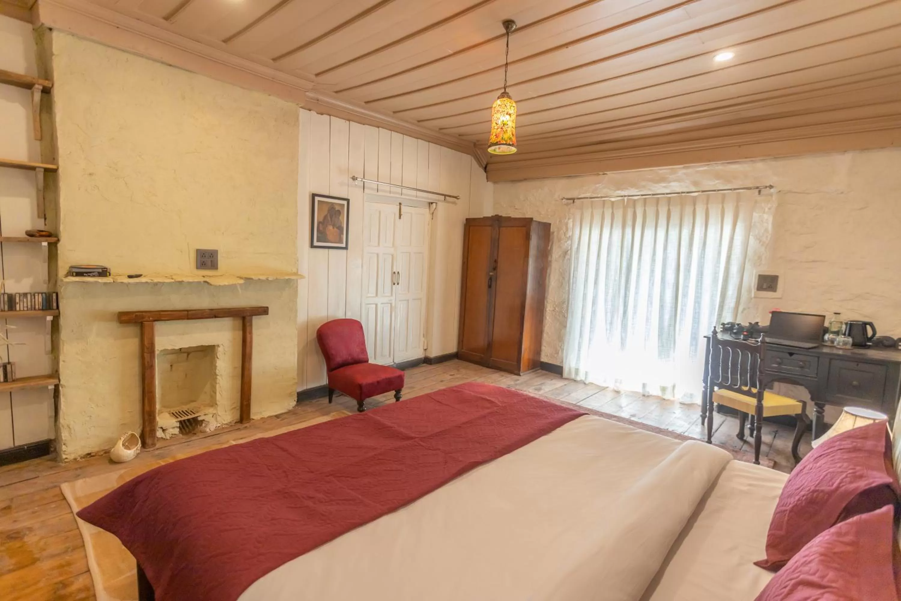 Photo of the whole room, Bed in Seclude Shimla, Taraview