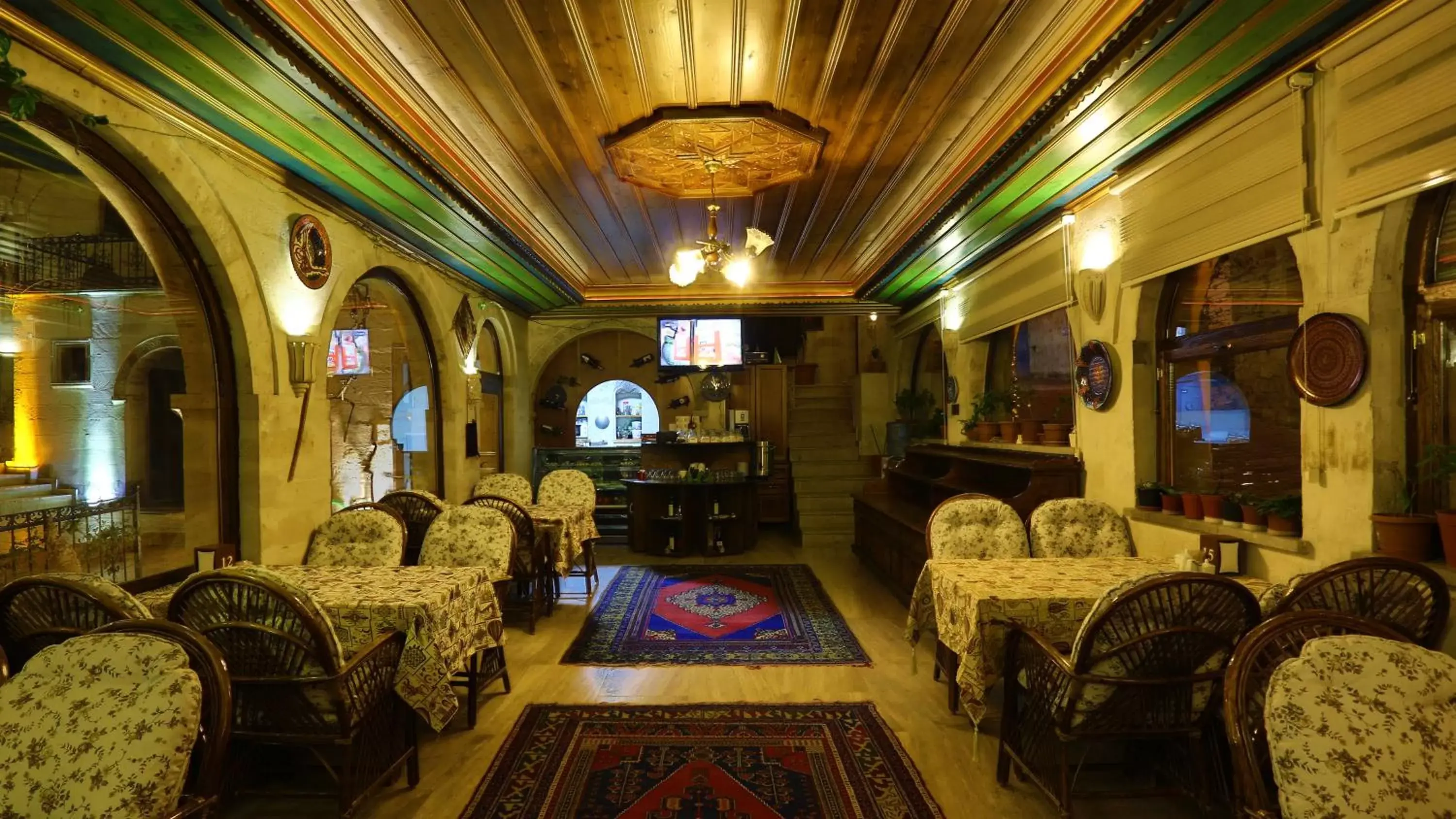 Restaurant/places to eat in Hidden Cave Hotel Restaurant/places to eat in Hidden Cave Hotel