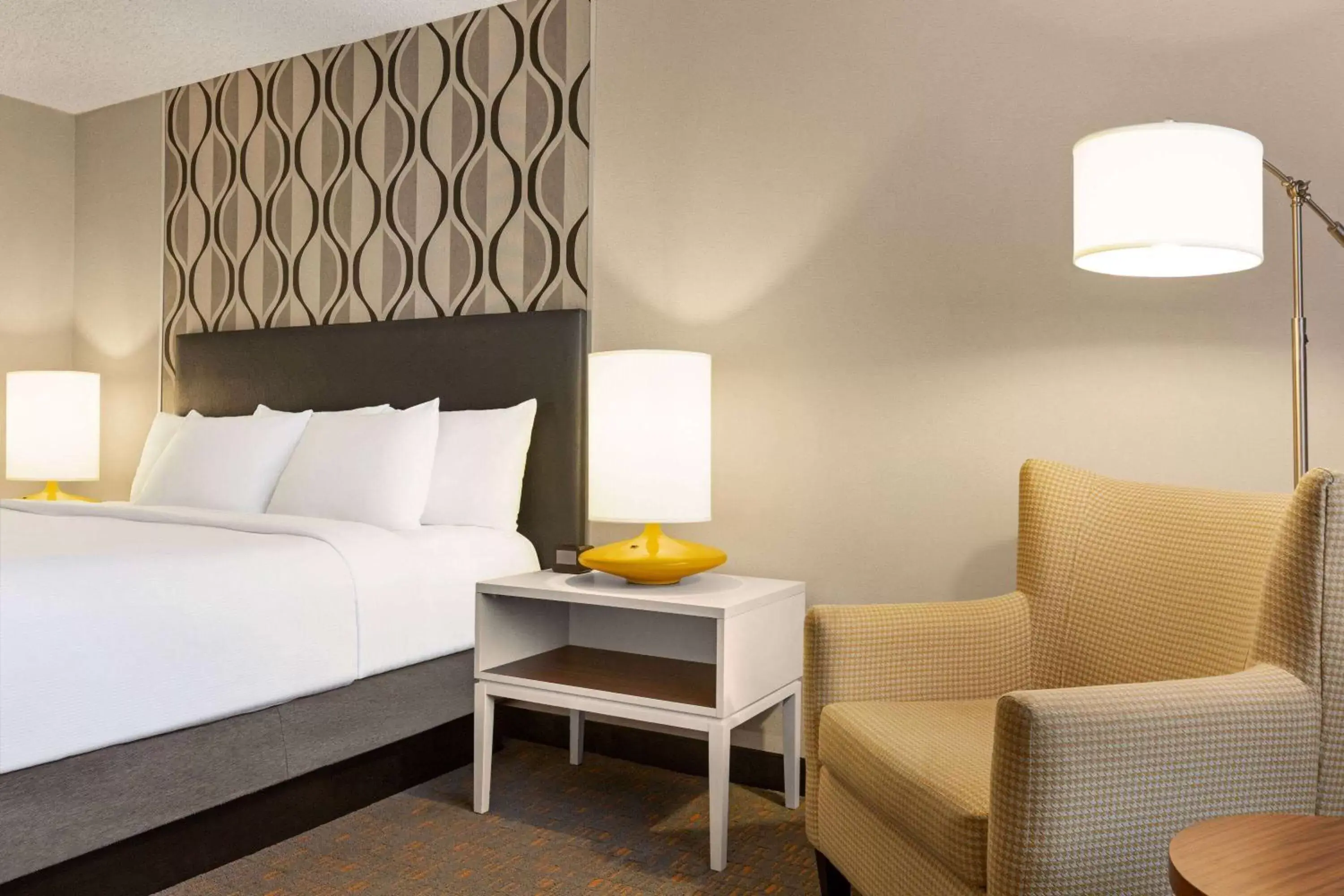 Photo of the whole room, Bed in Wyndham Fort Smith City Center