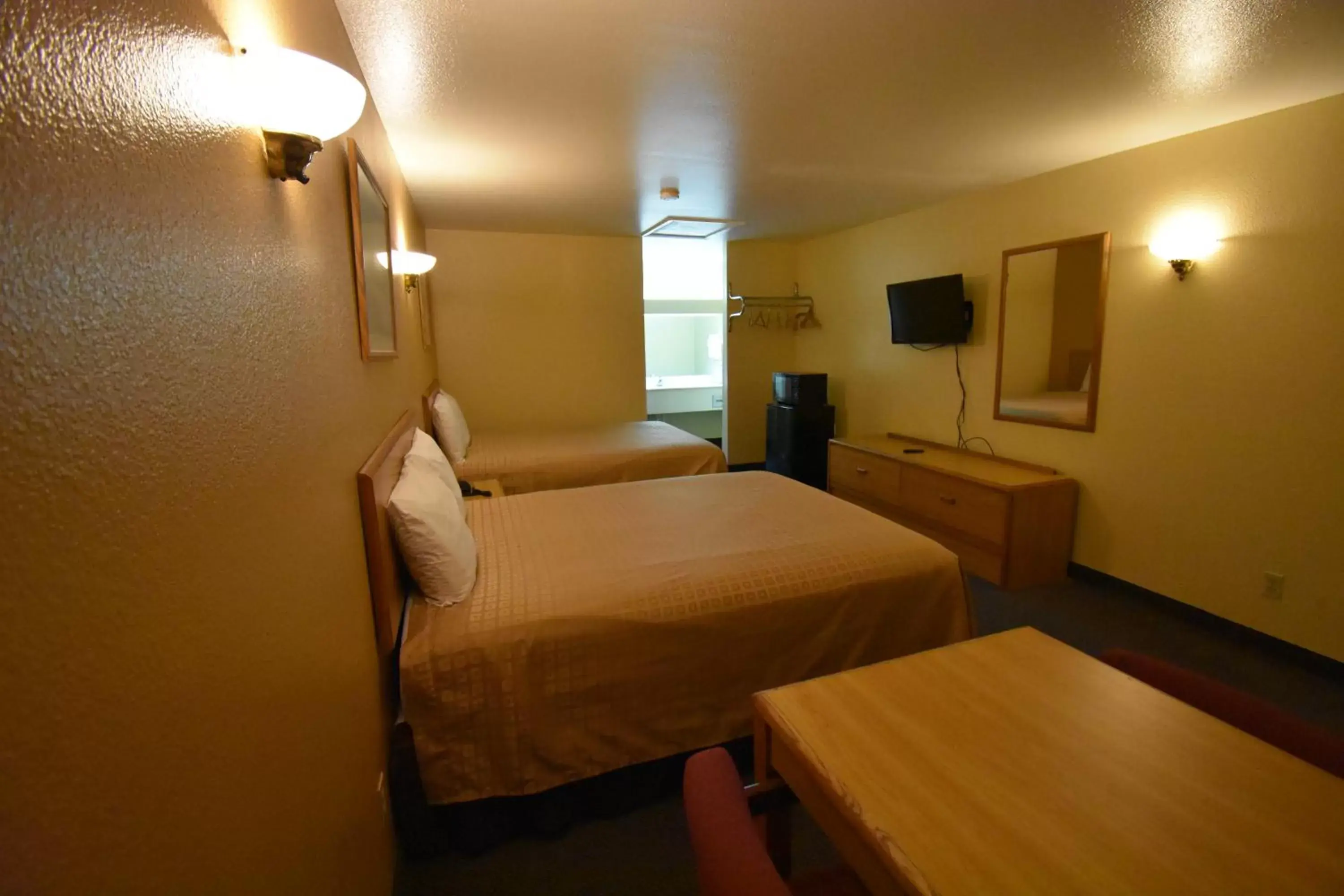 Photo of the whole room, Bed in Americas Best Value Inn San Antonio/Lackland AFB