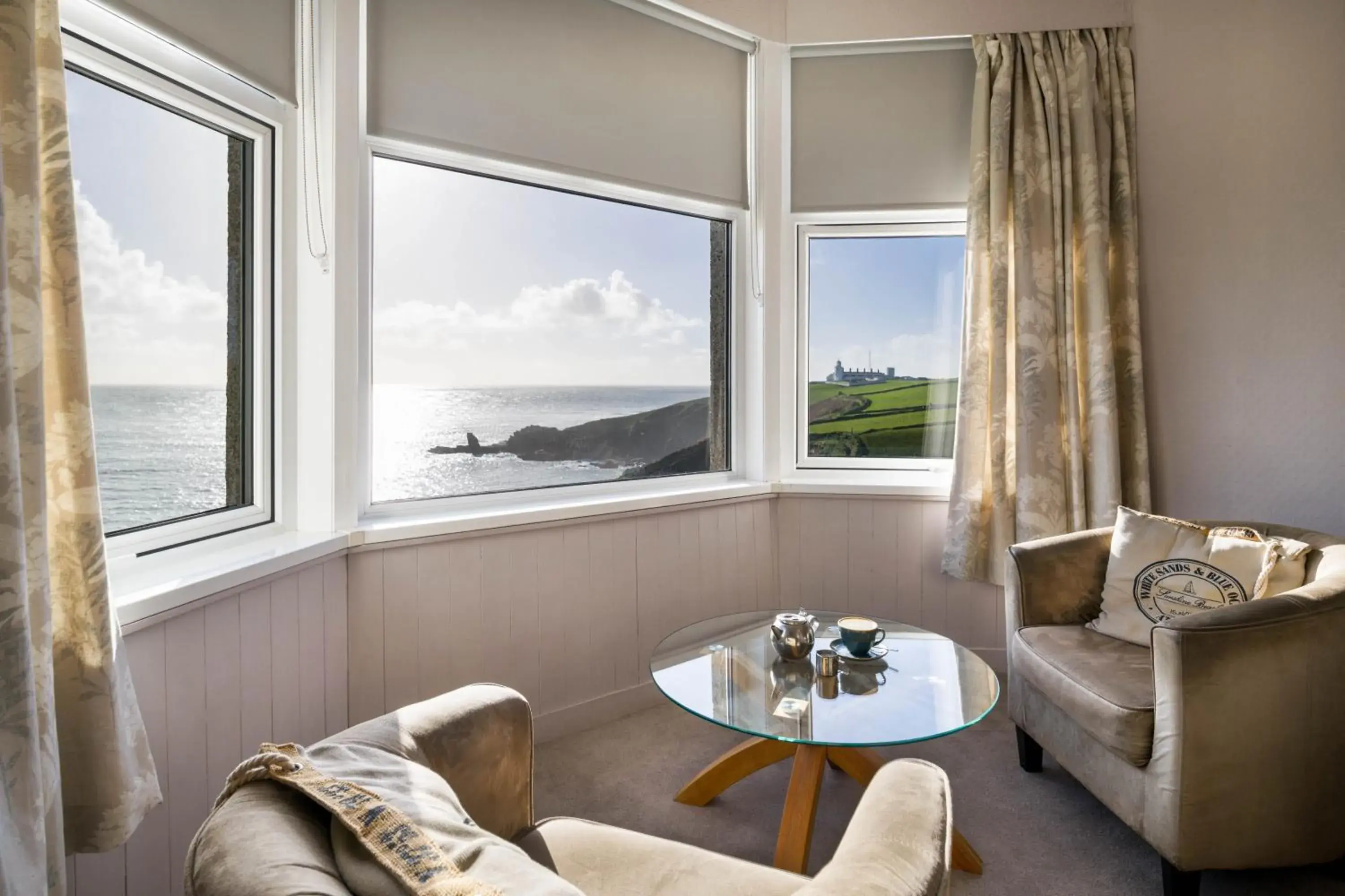 Bedroom, Seating Area in Housel Bay Hotel