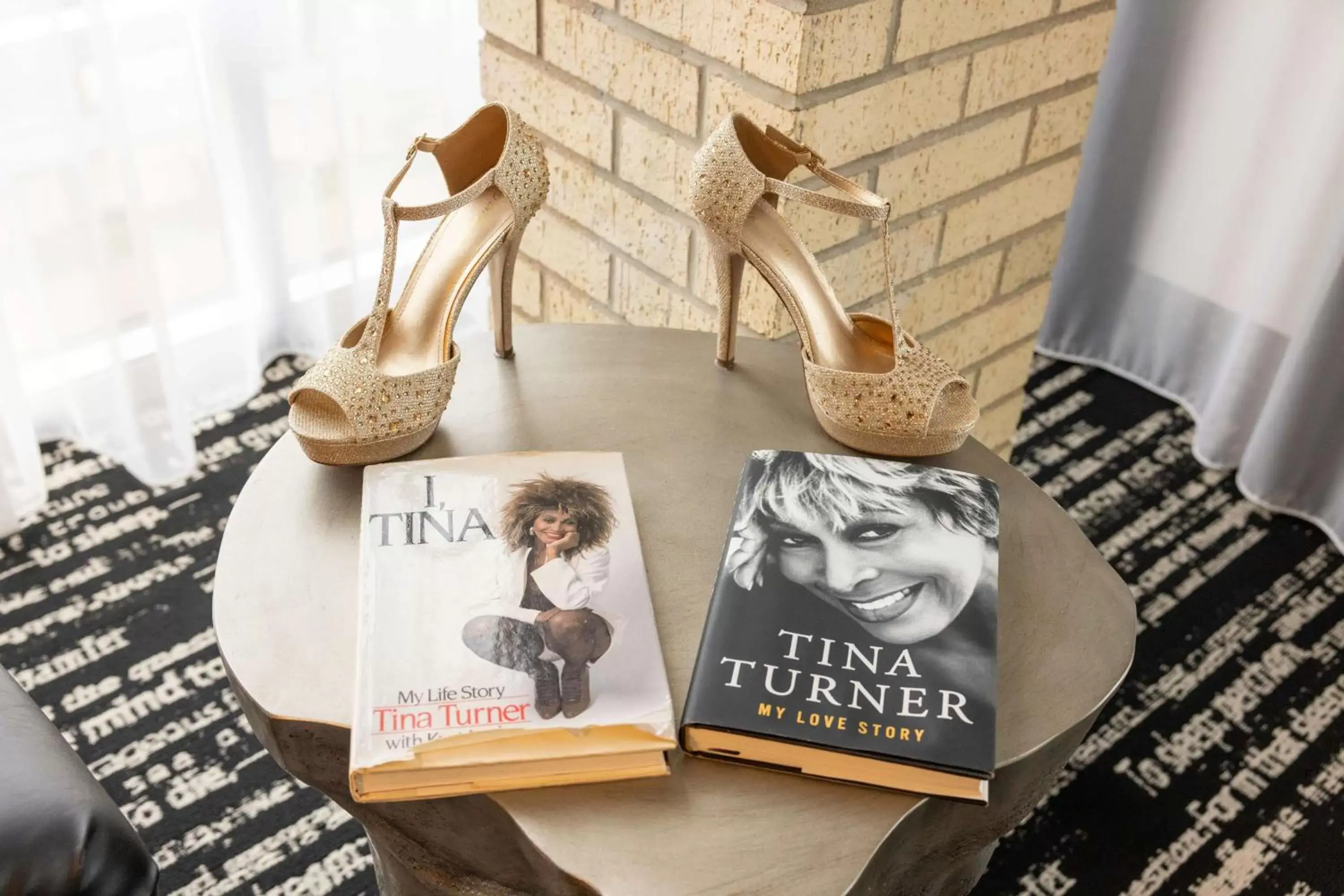 Living room in Lorenzo Hotel Dallas, Tapestry Collection by Hilton Living room in Lorenzo Hotel Dallas, Tapestry Collection by Hilton