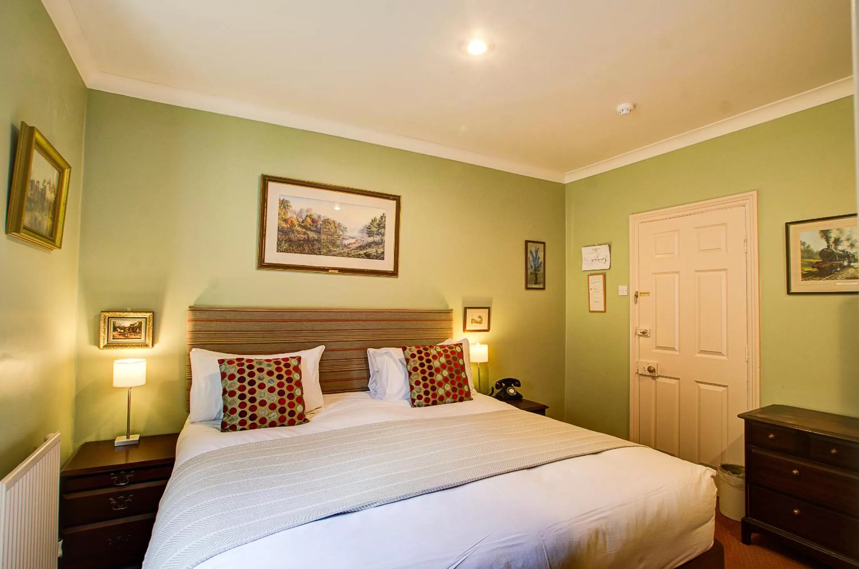 Bedroom, Bed in White Hart Inn