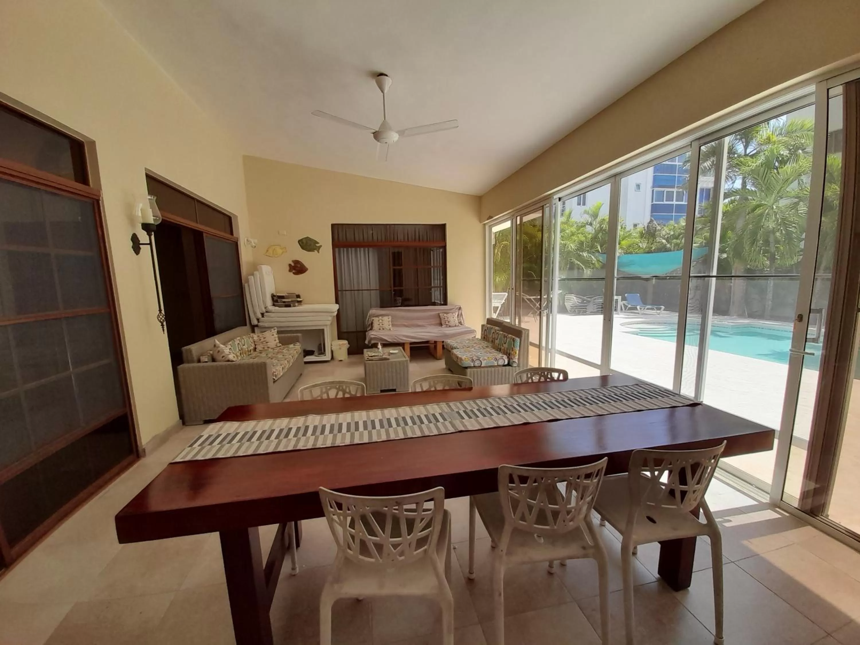 Dining area in B&B Pavillion