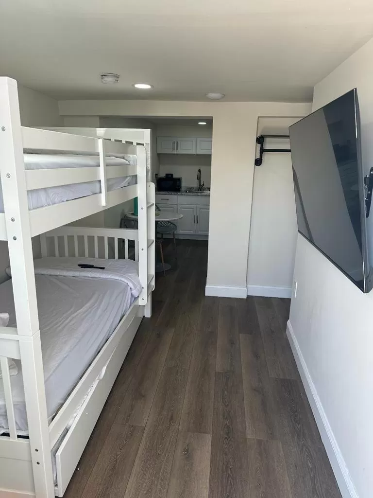 Deluxe Studio in Seaside Sands Inn