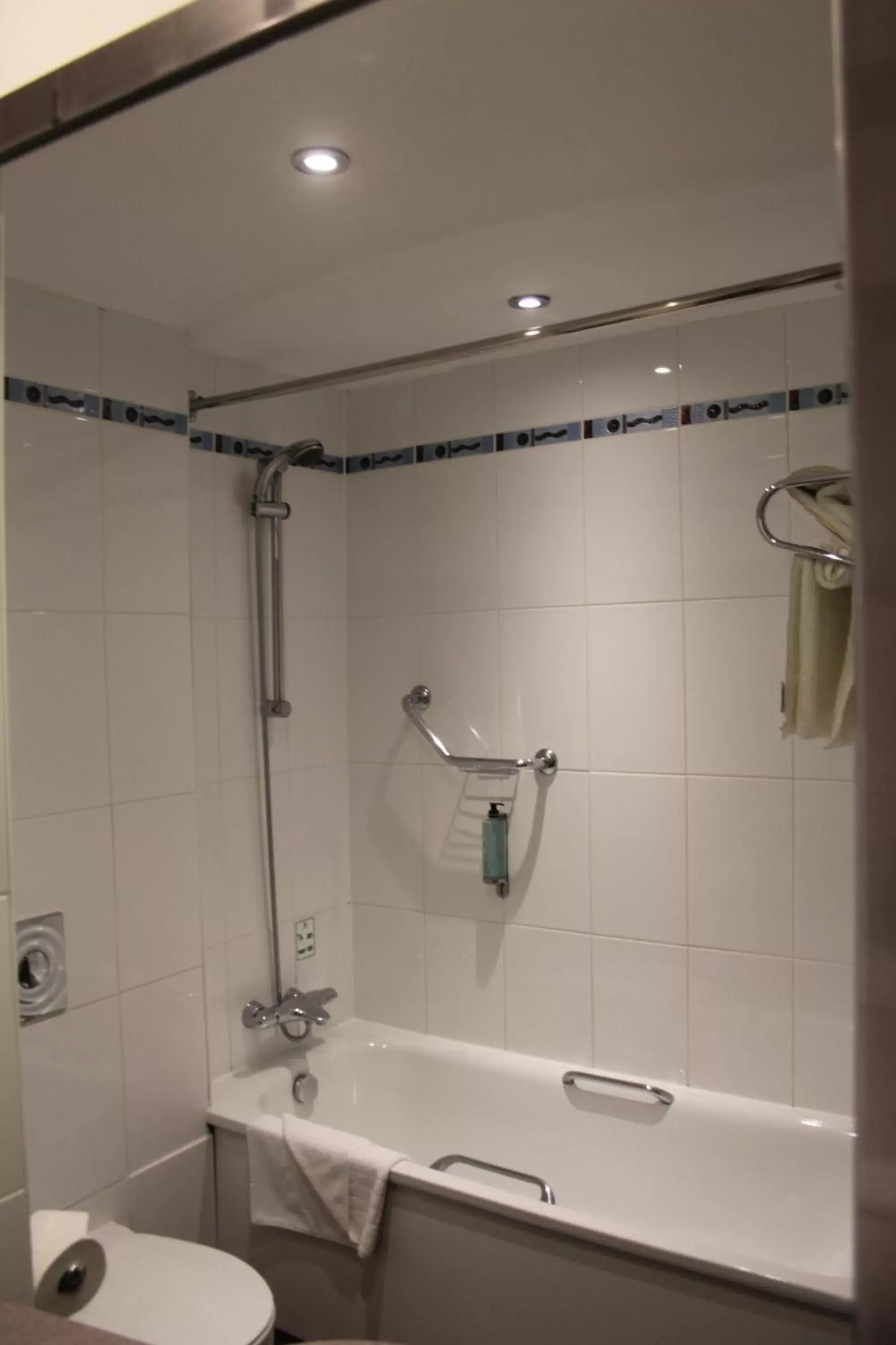 Shower, Bathroom in Holiday Inn Ellesmere Port/Cheshire Oaks, an IHG Hotel
