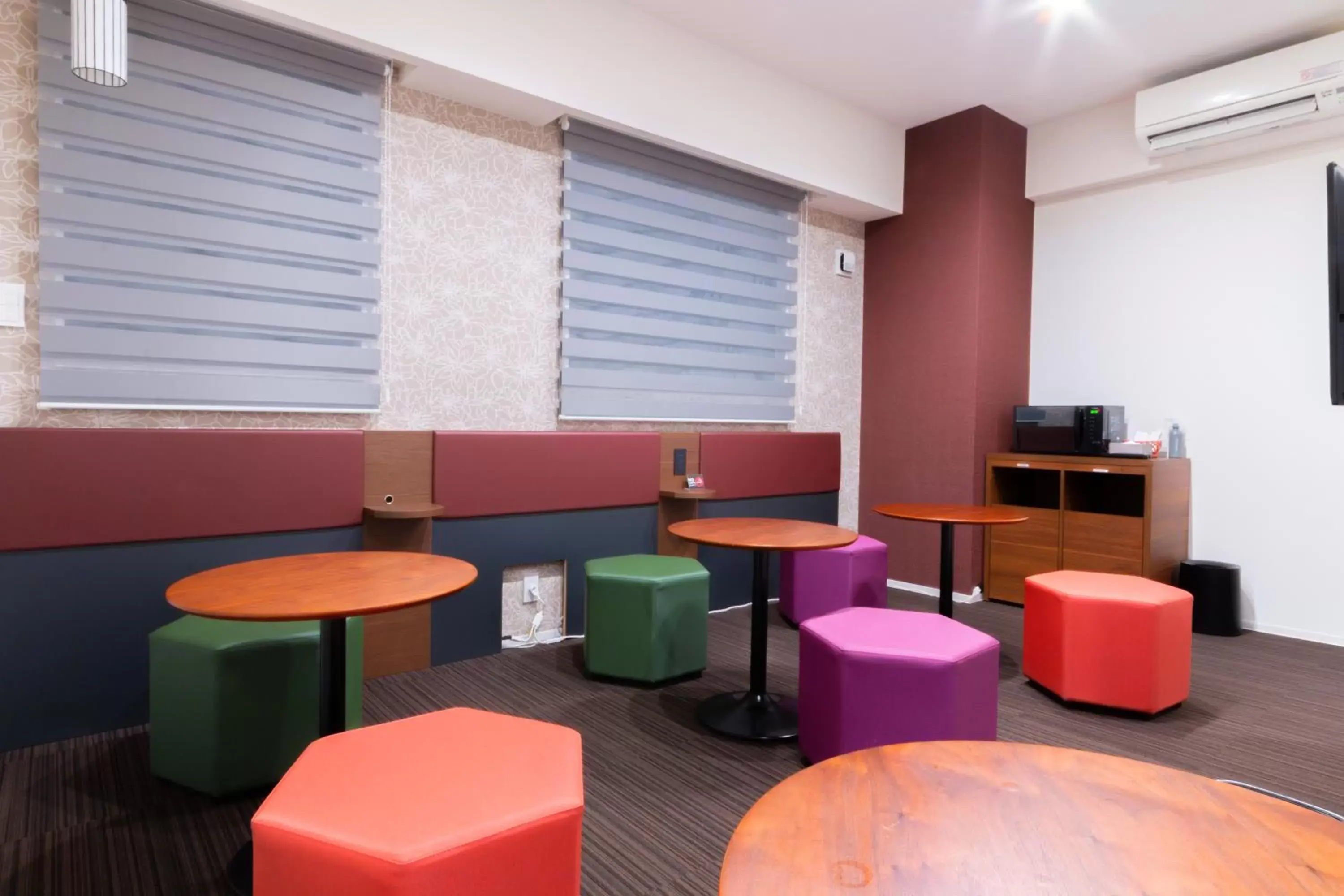 Communal lounge/ TV room, Lounge/Bar in Meldia Stay Nijojo IWAGAMI