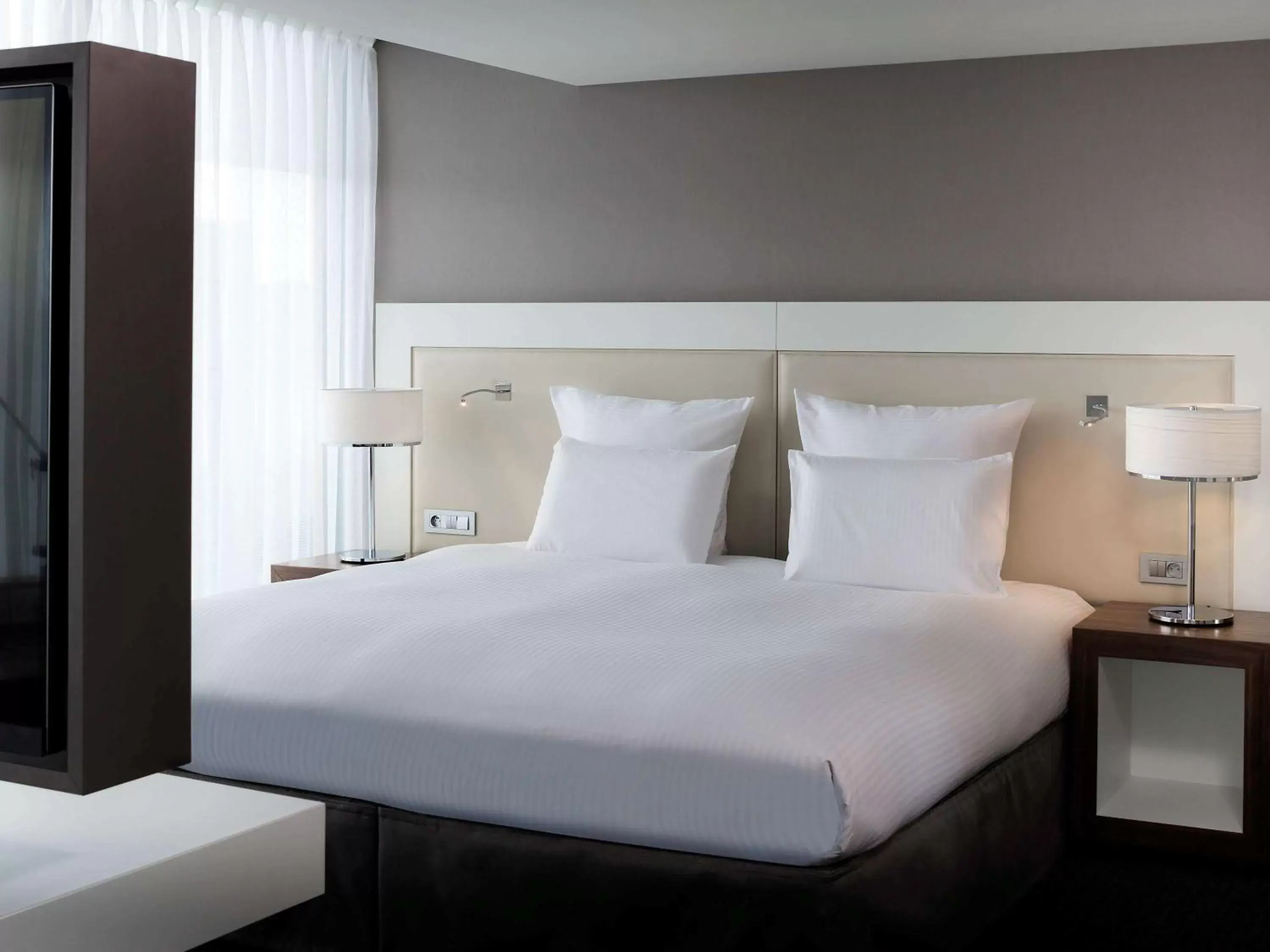 Photo of the whole room, Bed in Pullman Paris Centre - Bercy