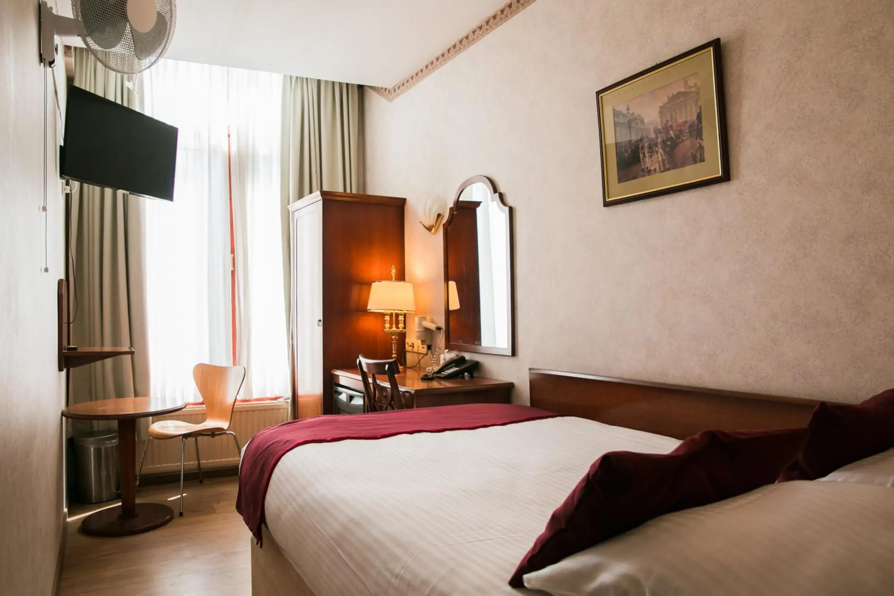 Double Small (Private Bathroom) in Hotel Atlanta Double Small (Private Bathroom) in Hotel Atlanta