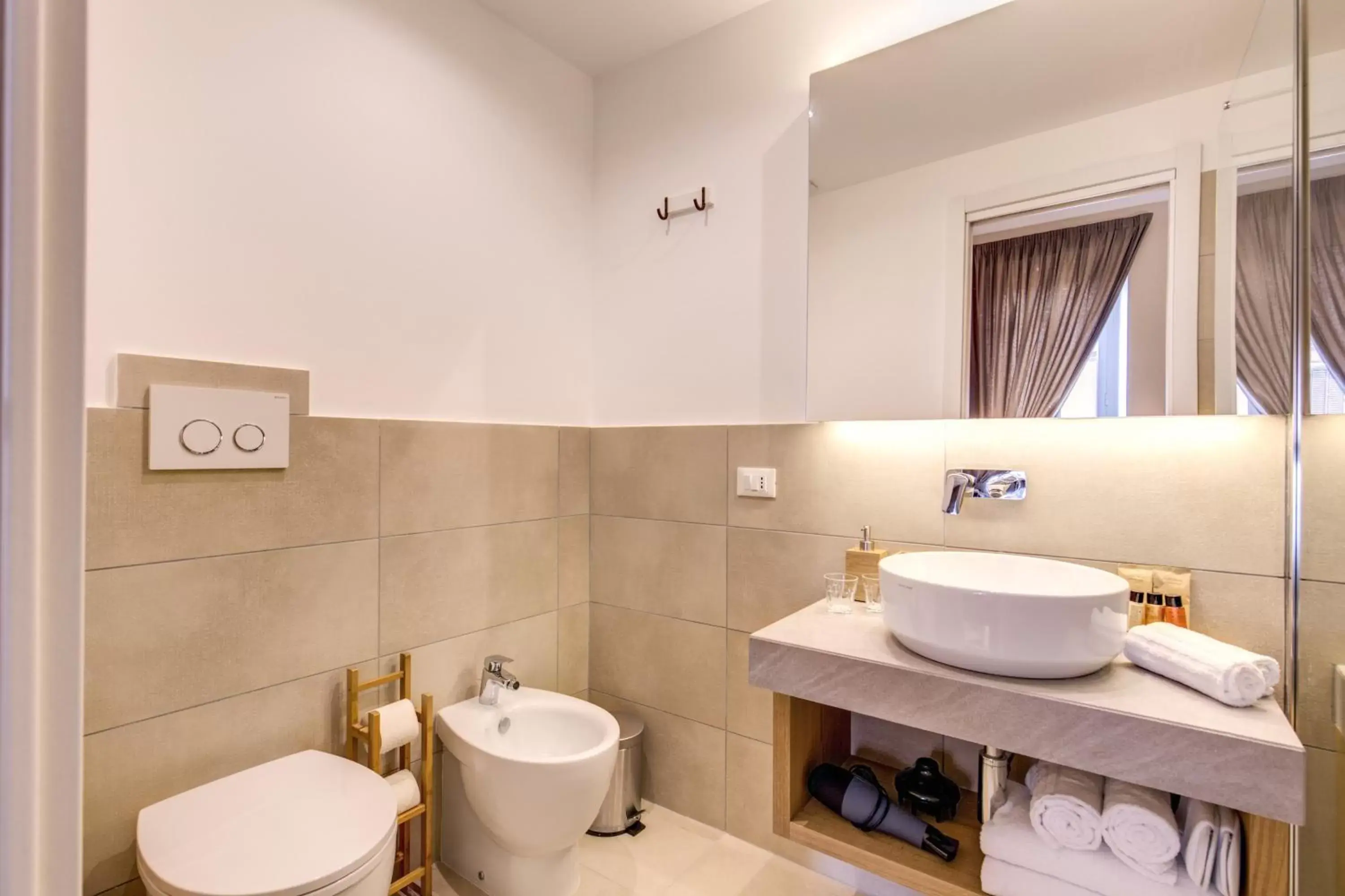 Toilet, Bathroom in The Spanish Suite Campo de' Fiori