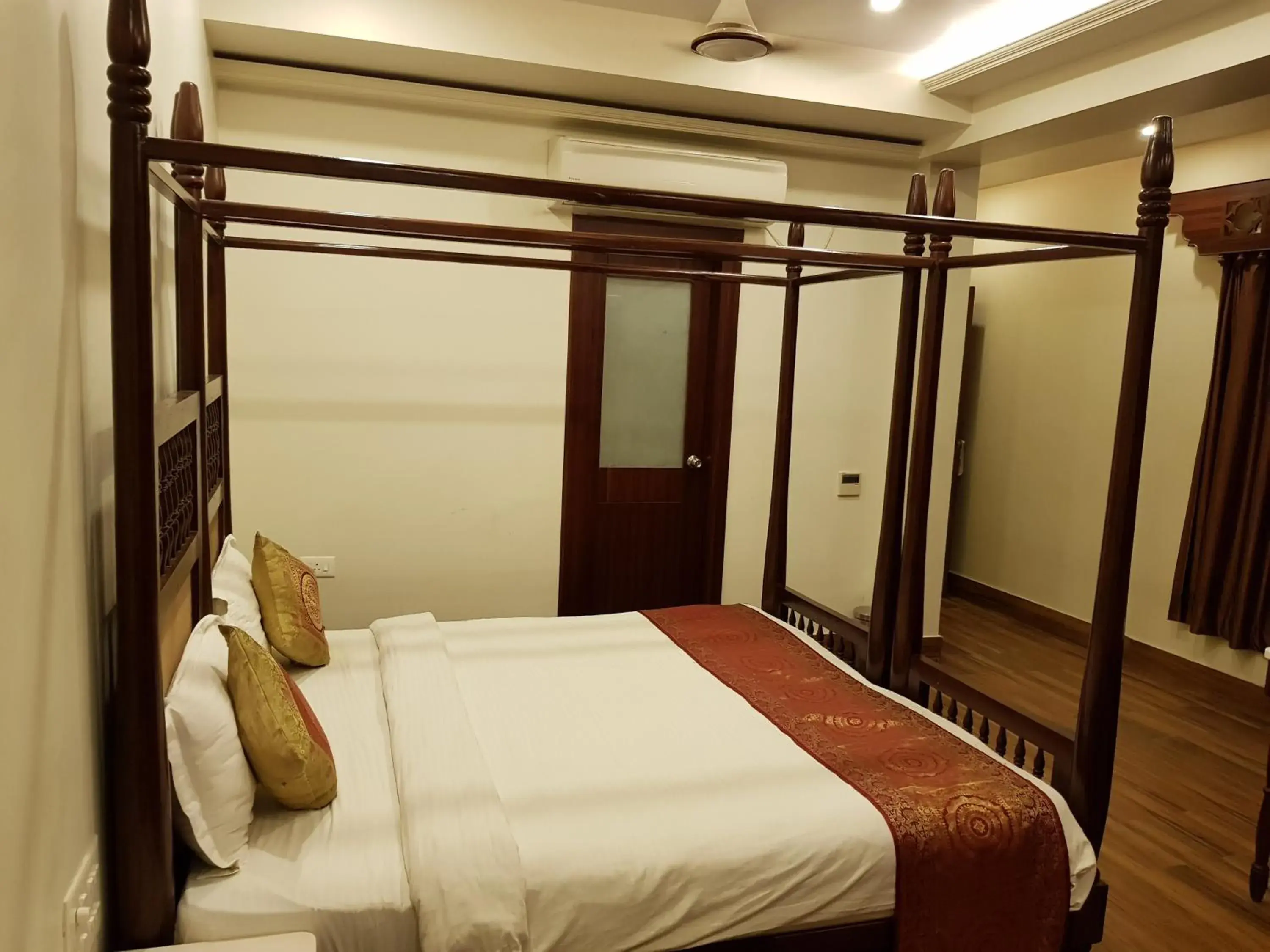 Bed in Hotel Banaras Haveli