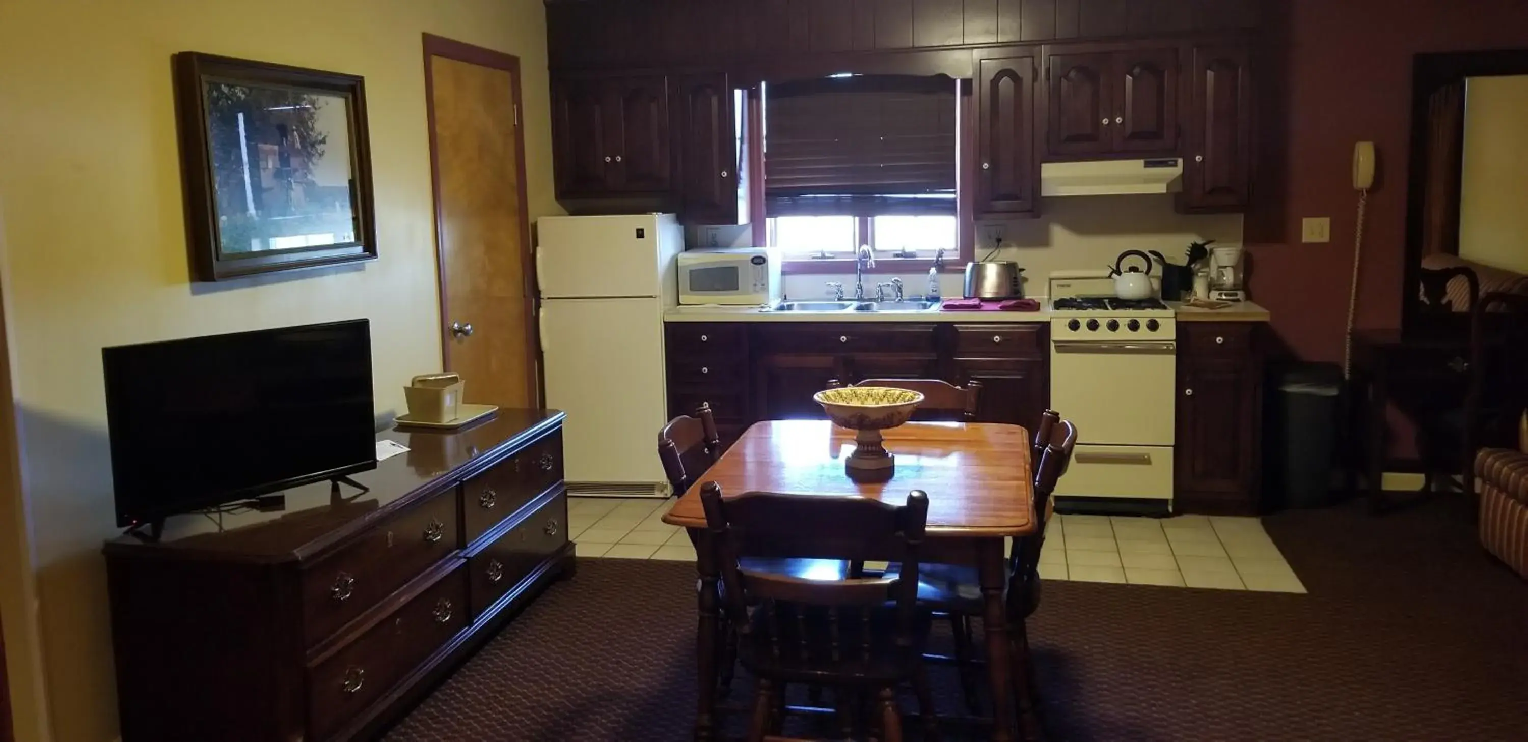 Dining area in Classic Inn Lancaster