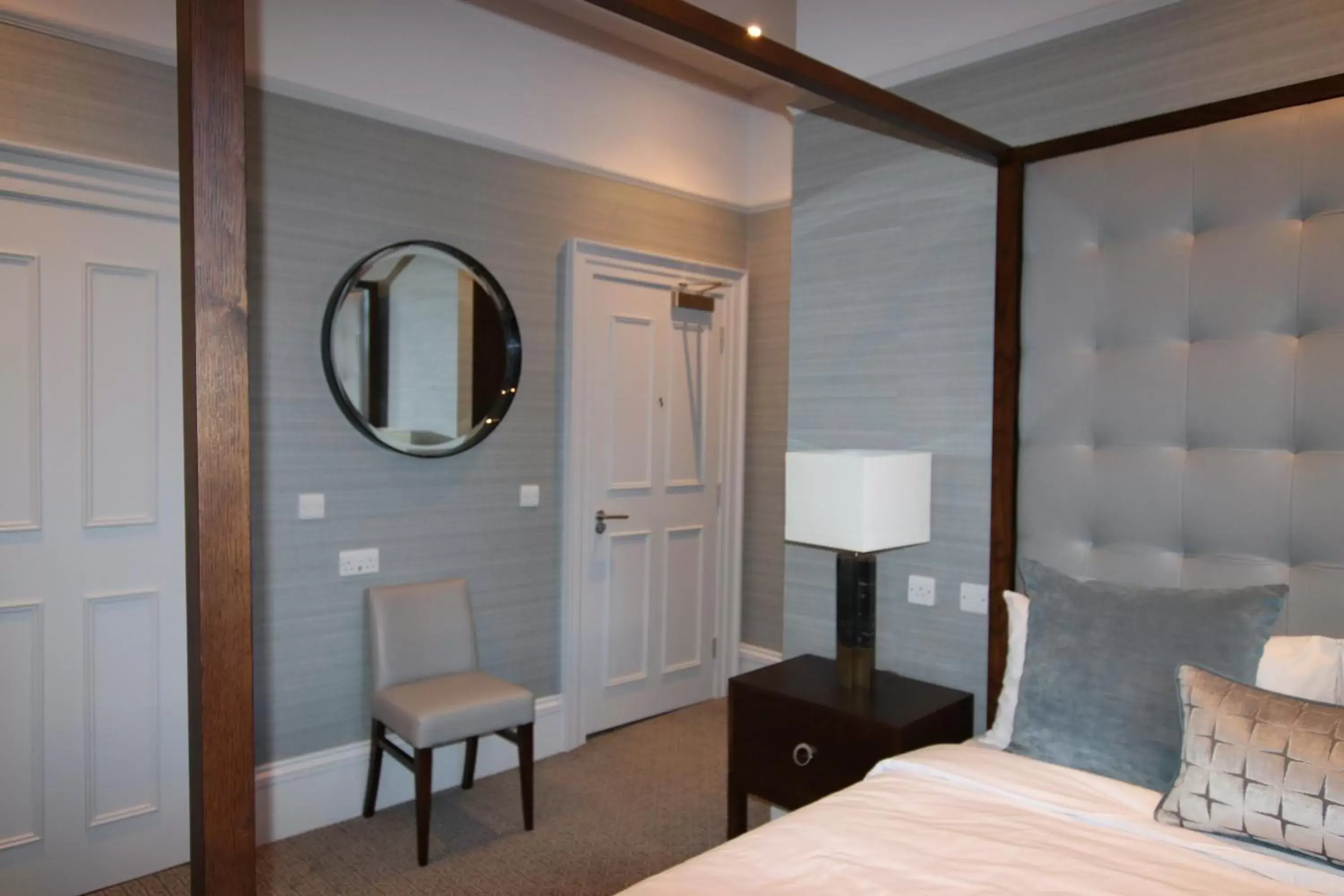 Bedroom, Bathroom in Castlecary House Hotel