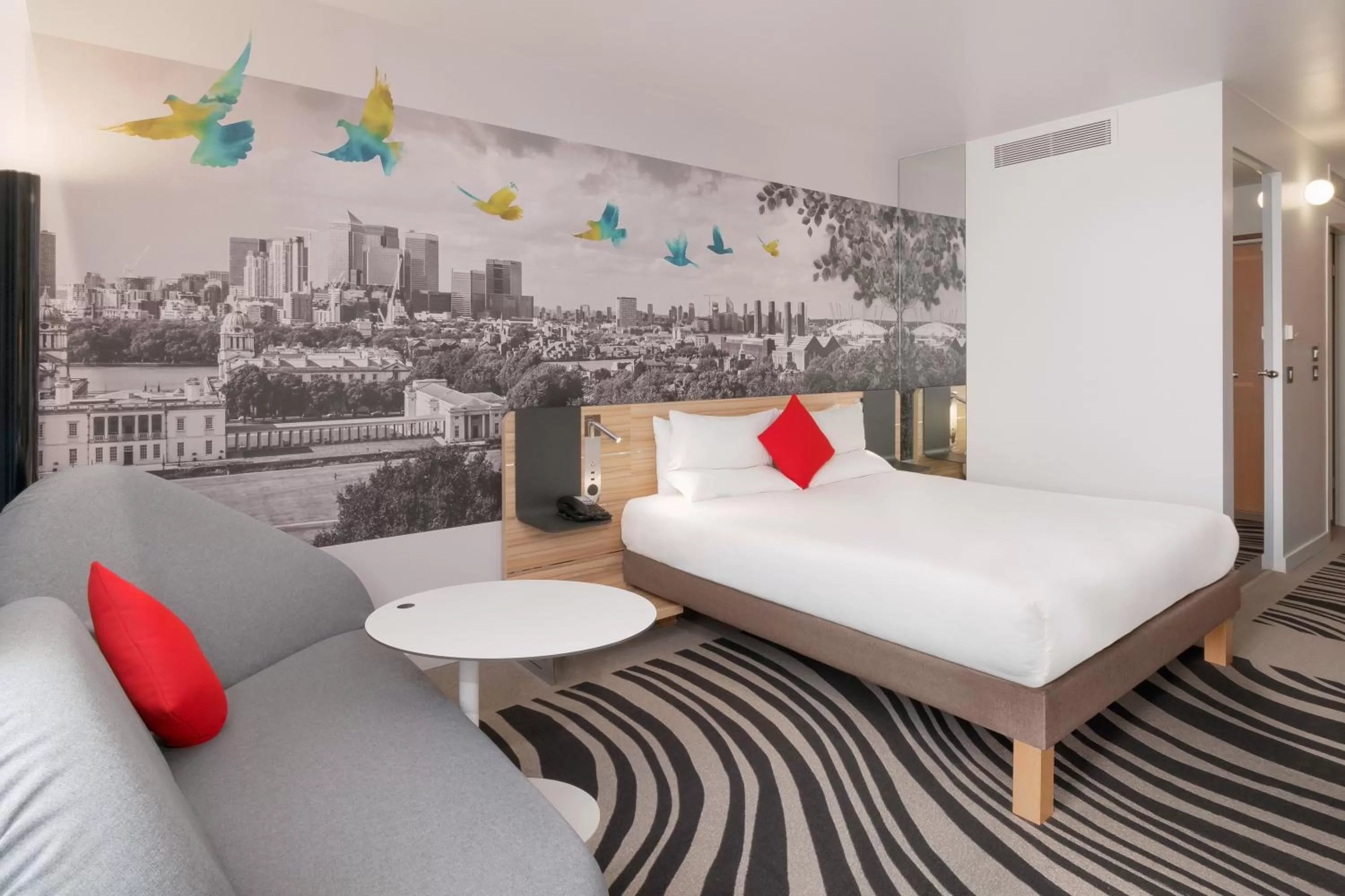 Bedroom, Bed in Novotel London Excel