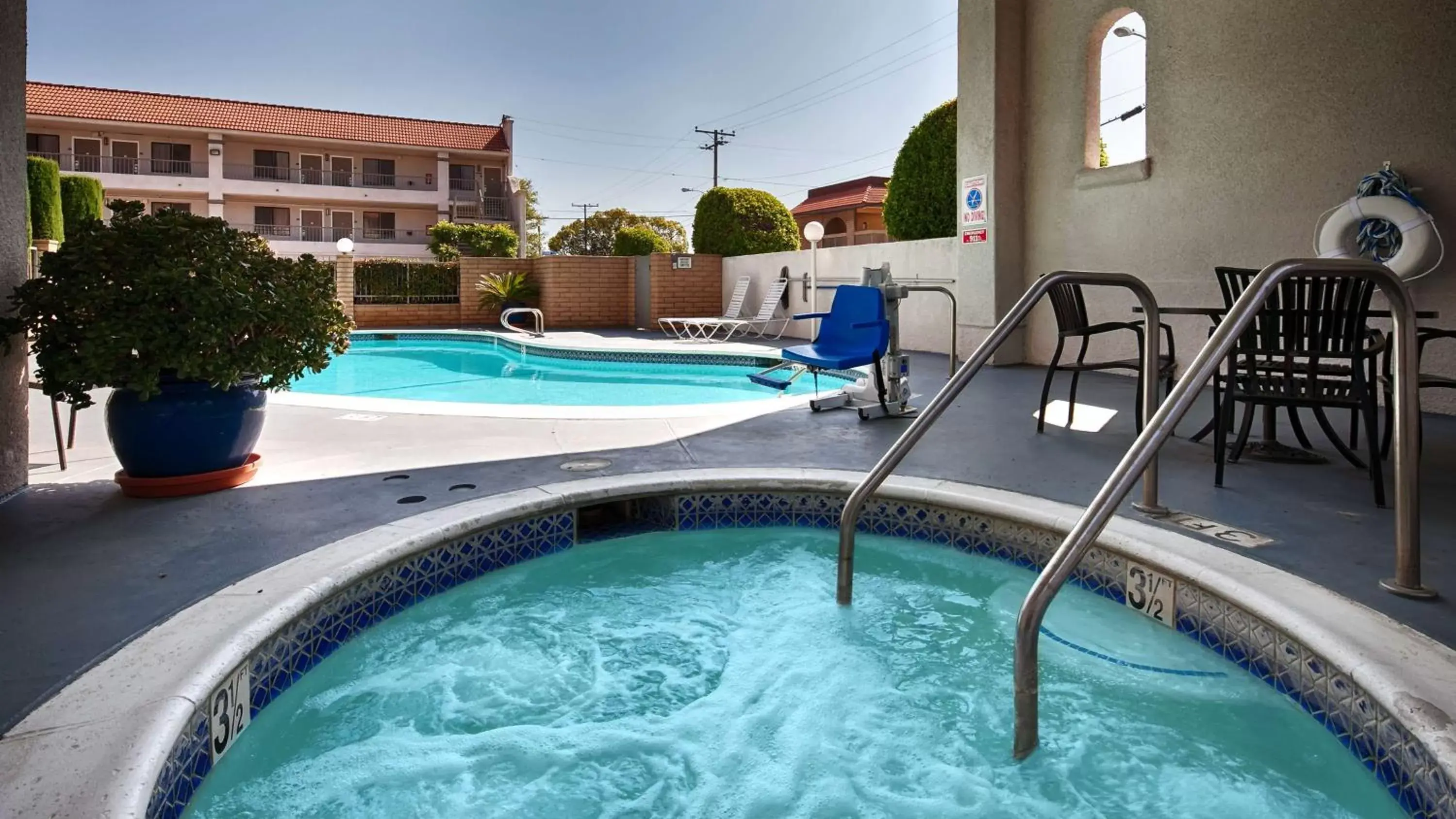 On site, Swimming Pool in Best Western Pasadena Royale Inn & Suites
