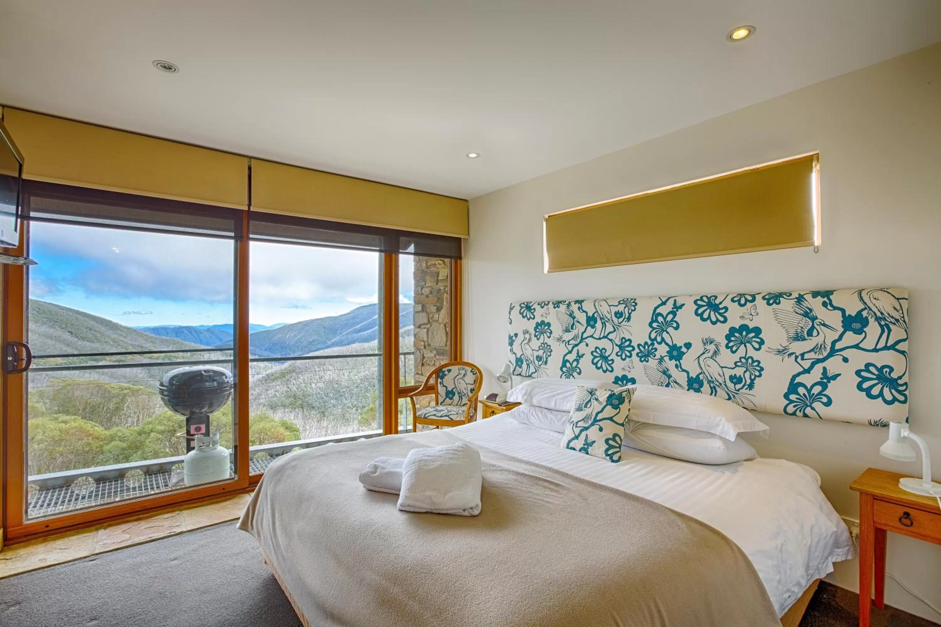 Four-Bedroom Apartment in Alpine Woodsmoke Apartments