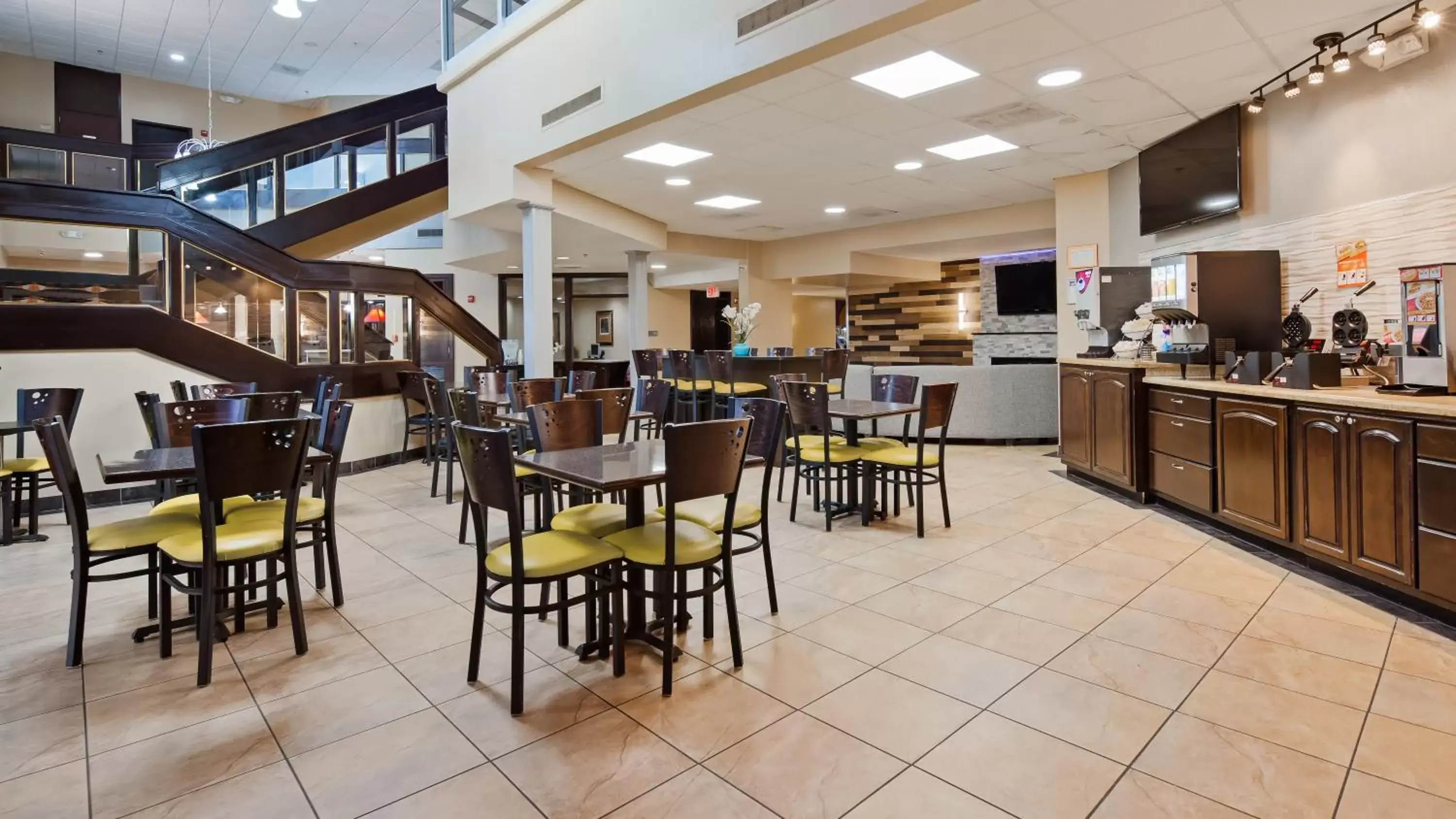 Breakfast, Restaurant/Places to Eat in SureStay Plus Hotel by Best Western Lubbock Medical Center