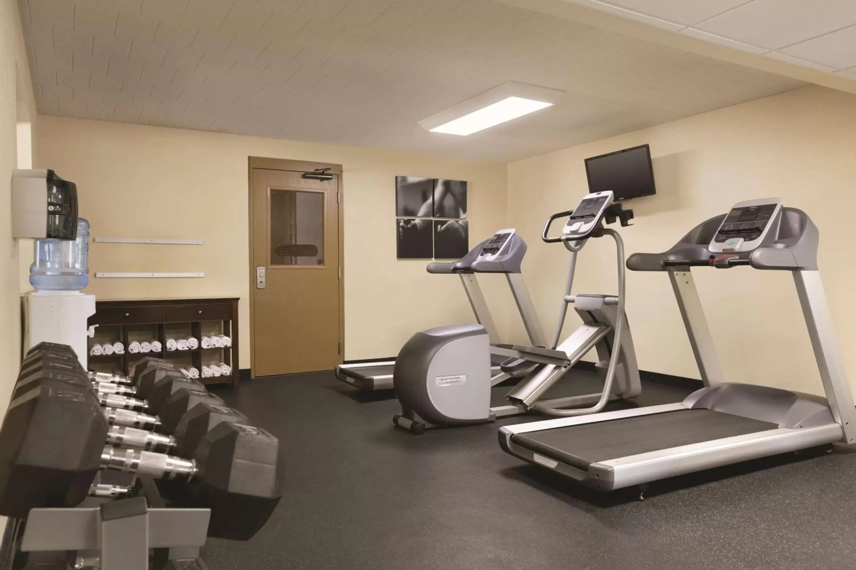 Activities, Fitness Center/Facilities in Country Inn & Suites by Radisson, Traverse City, MI