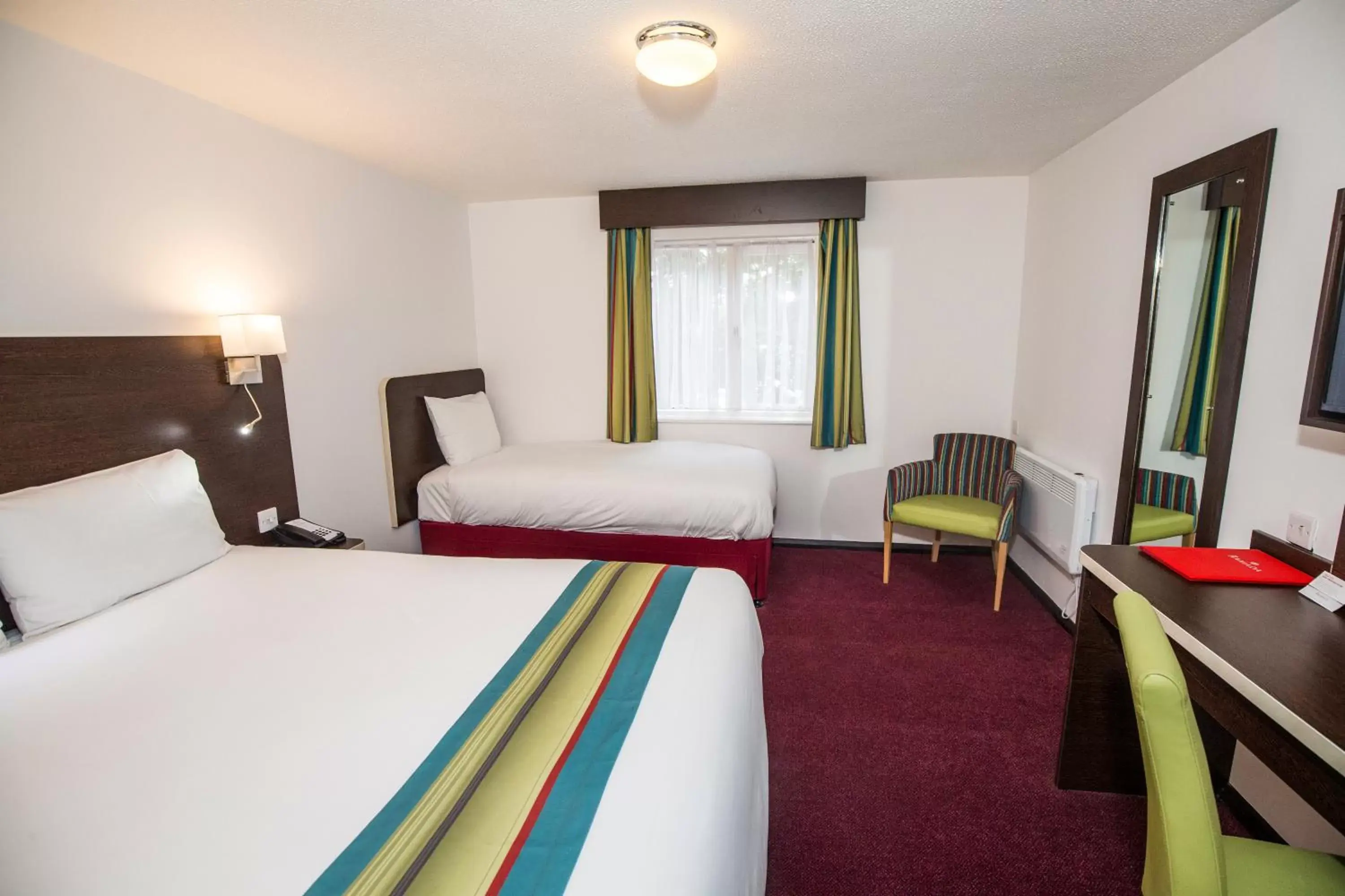 Photo of the whole room, Room Photo in Ramada London South Mimms