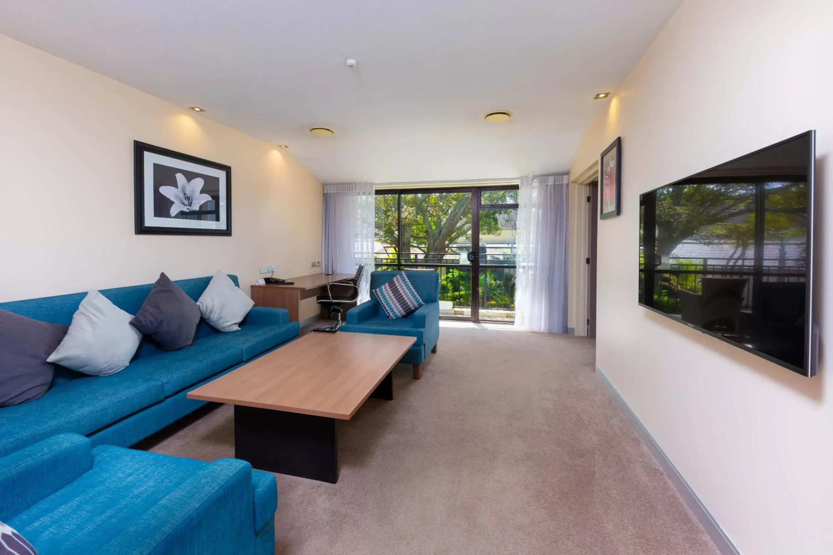 Patio, Seating Area in Holiday Inn Auckland Airport, an IHG Hotel