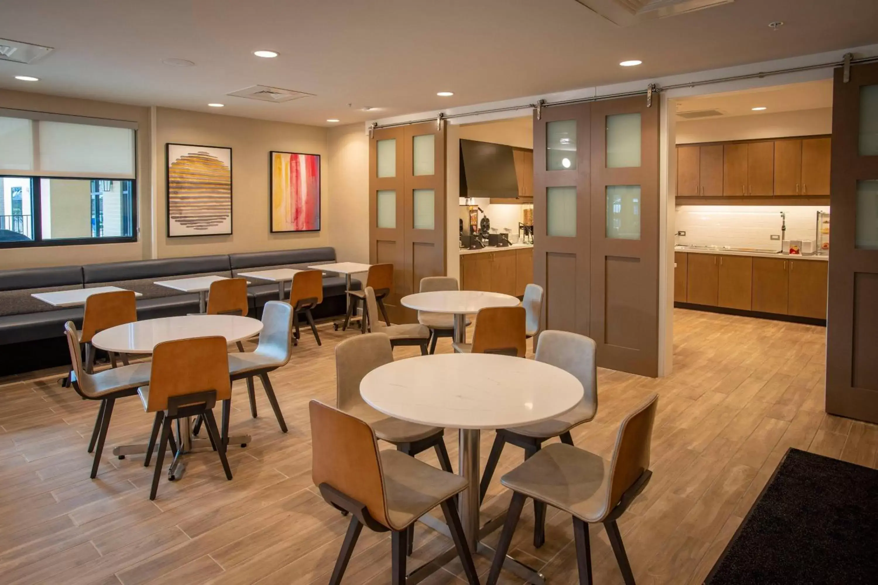 Breakfast, Restaurant/Places to Eat in Residence Inn by Marriott Pensacola Airport/Medical Center