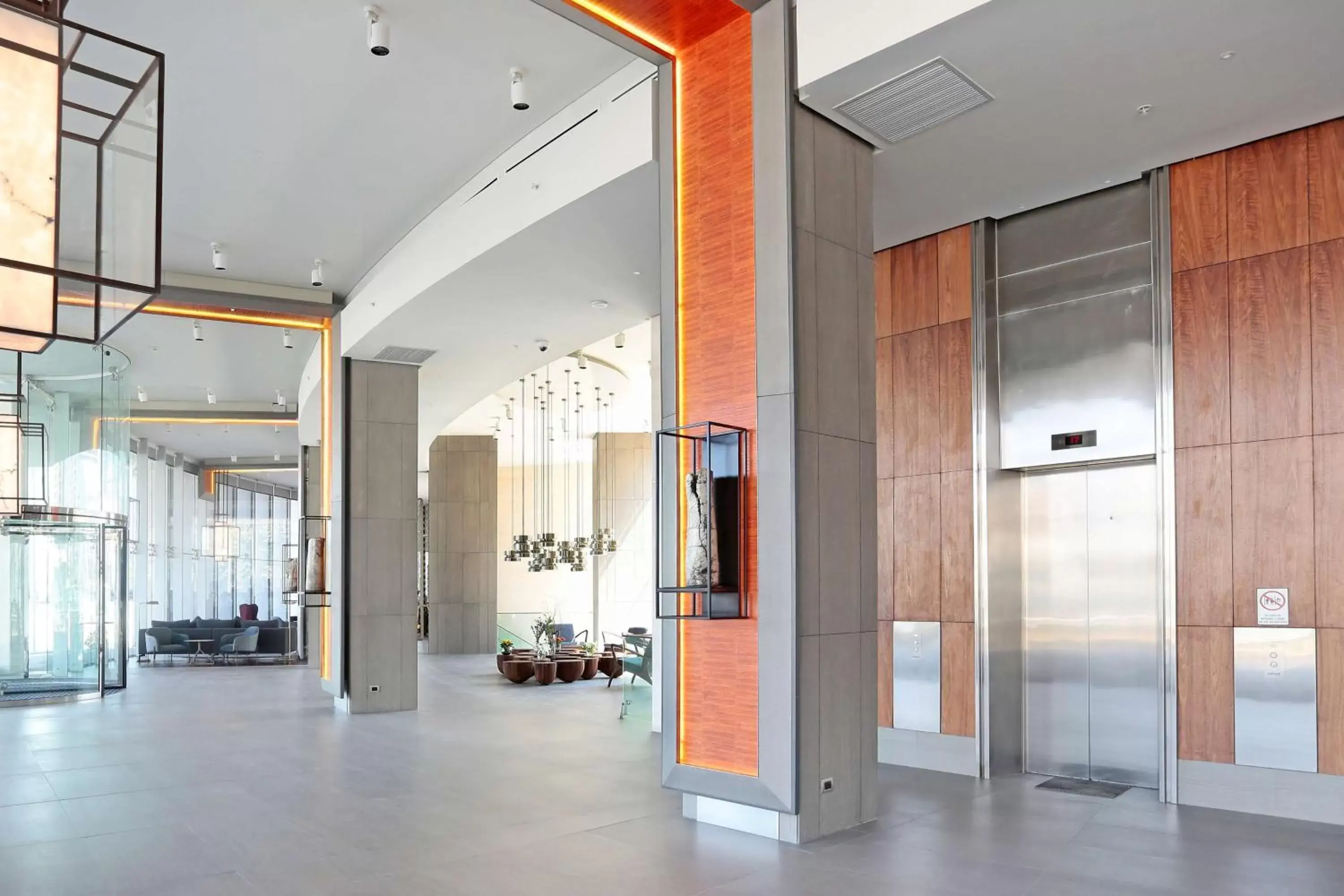 Lobby or reception in DoubleTree by Hilton Santiago Kennedy, Chile