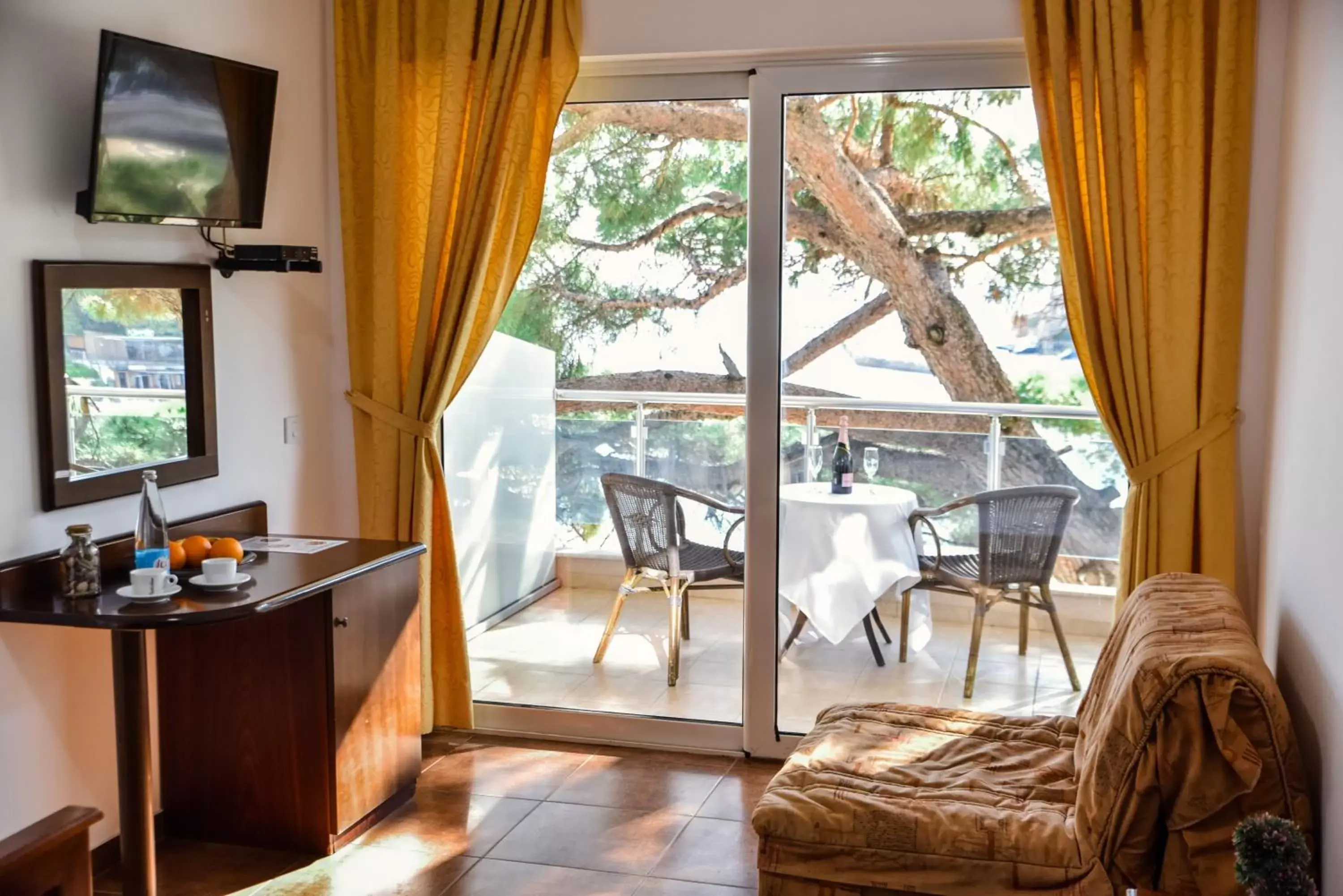 Triple Room with Sea View in Riva Triple Room with Sea View in Riva