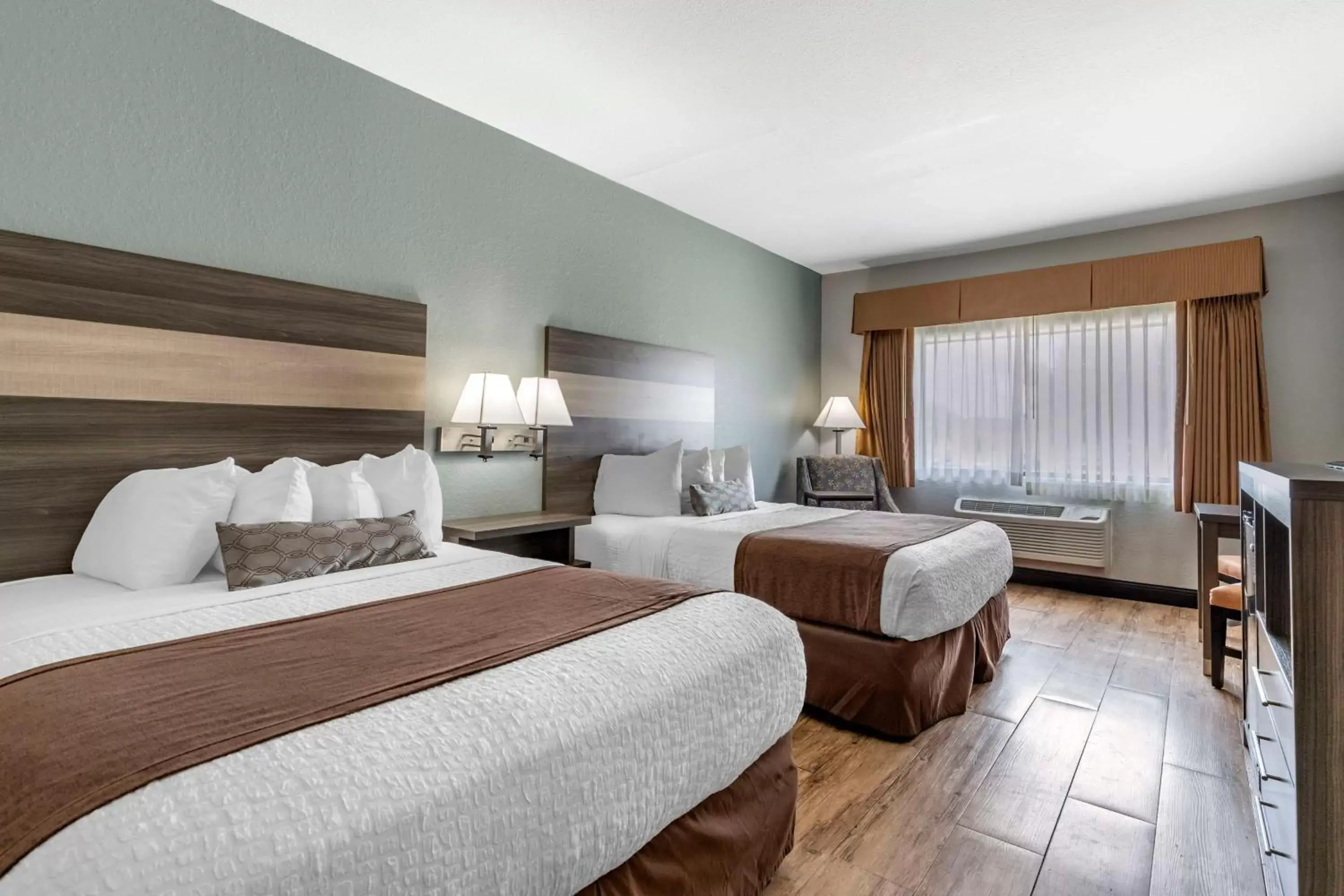 Bedroom, Bed in Best Western PLUS Victoria Inn & Suites