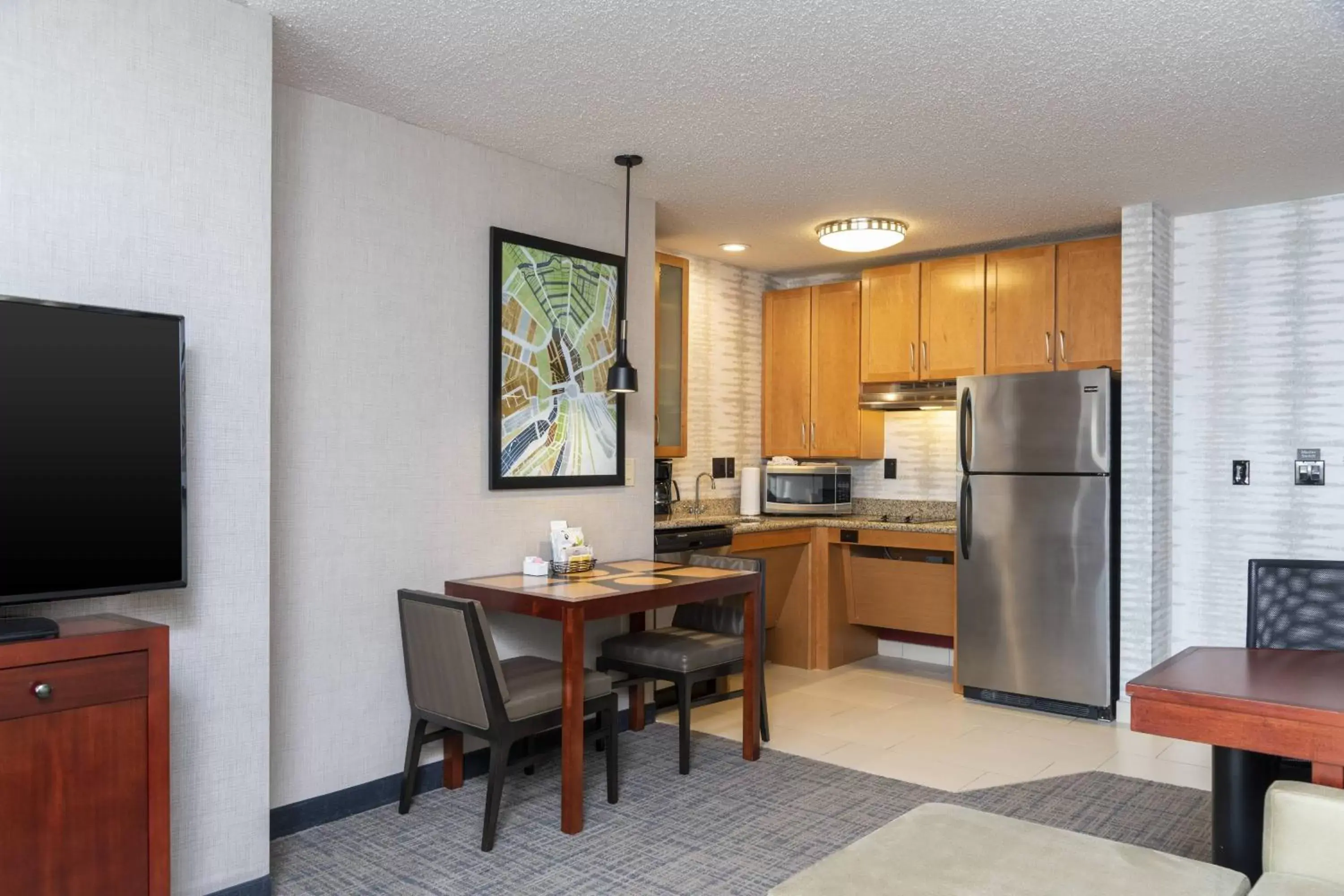 Bedroom, Kitchen/Kitchenette in Residence Inn by Marriott Midland