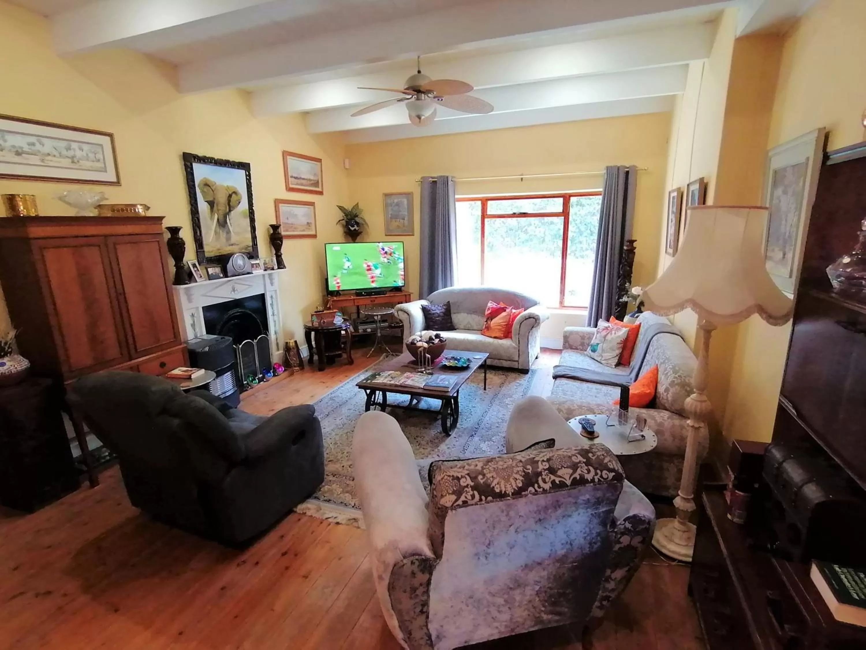 Communal lounge/ TV room in Squirrels Corner