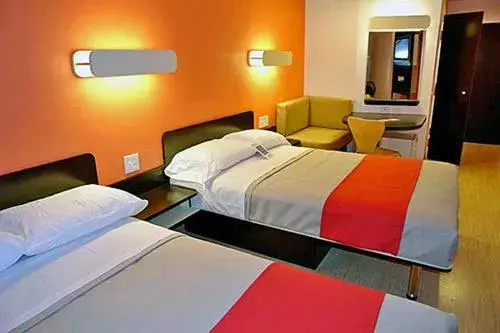Bed in Motel 6-South Haven, KS
