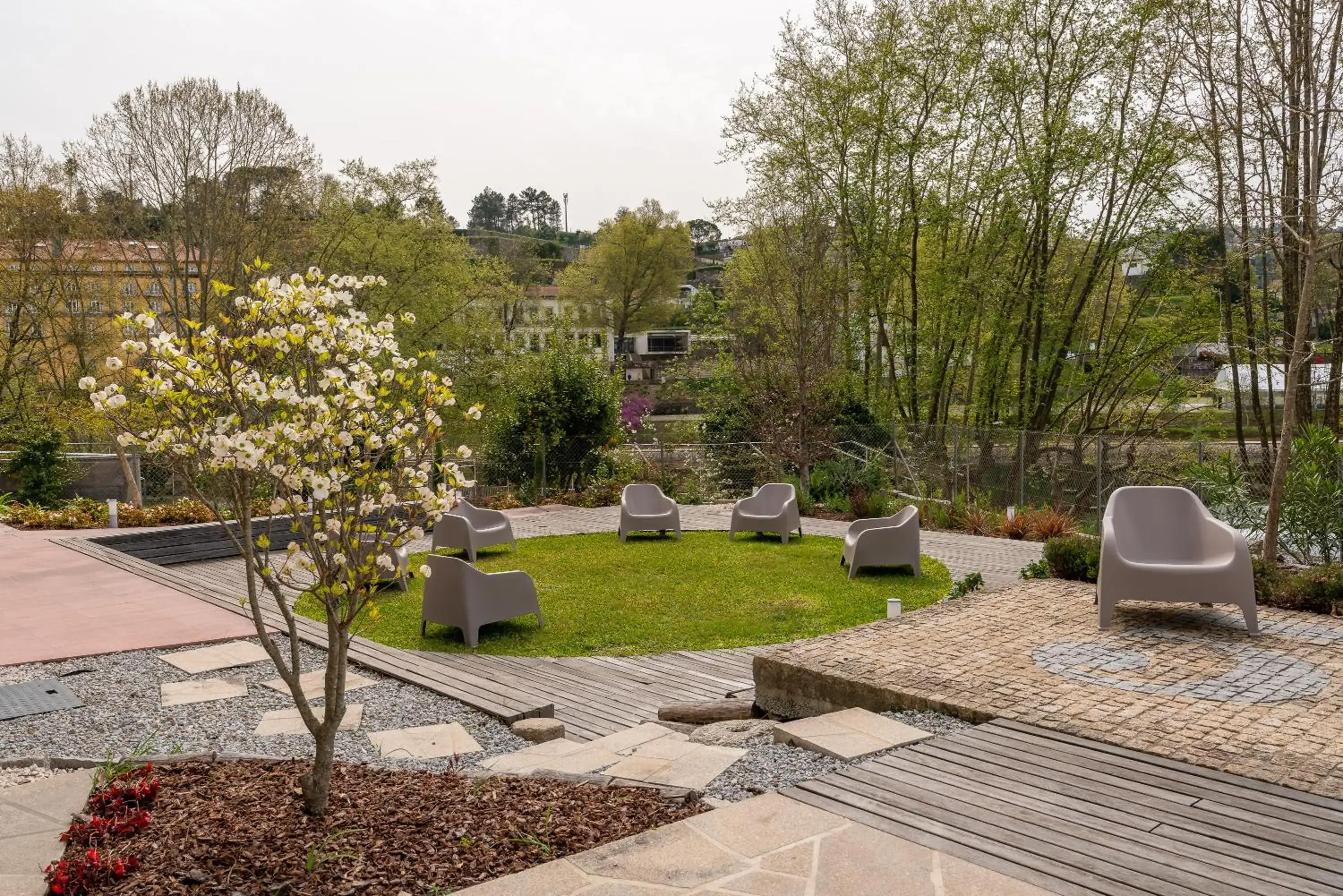 Garden in Des Arts Hostel and Suites