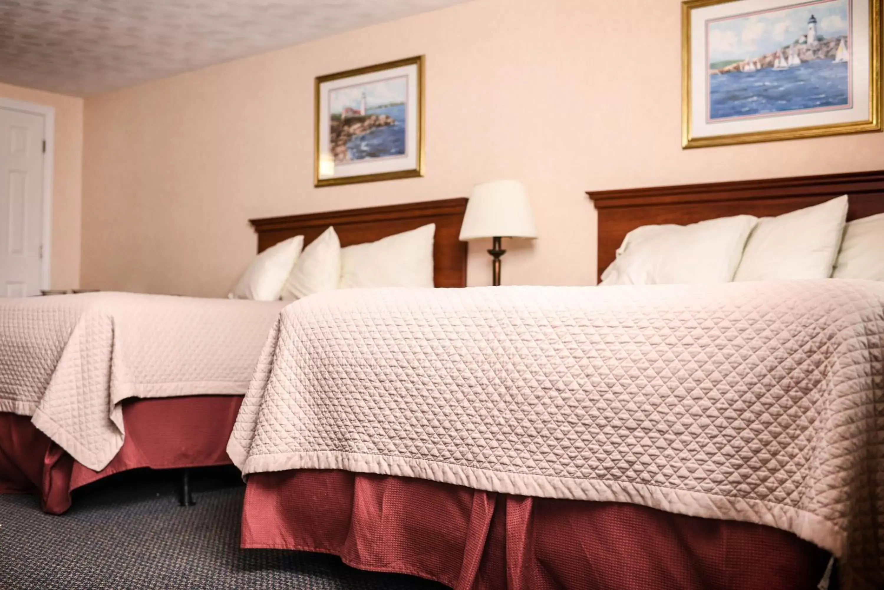 Bed in Ogunquit Hotel and Suites