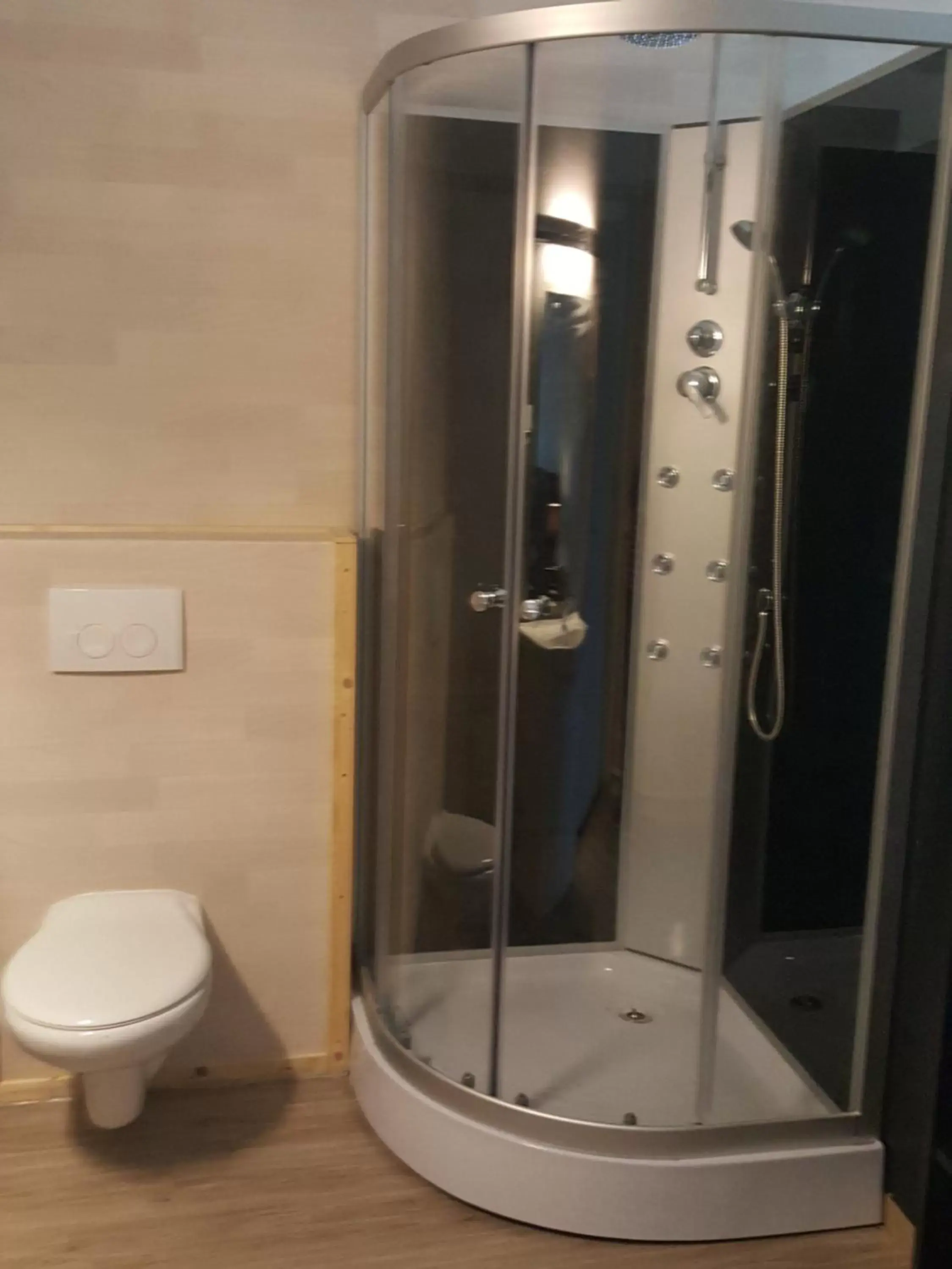 Bathroom in B&B LANGENBERG - DAVID HUMEWEG 9 - 1349 DA - ALMERE OOSTERWOLD -