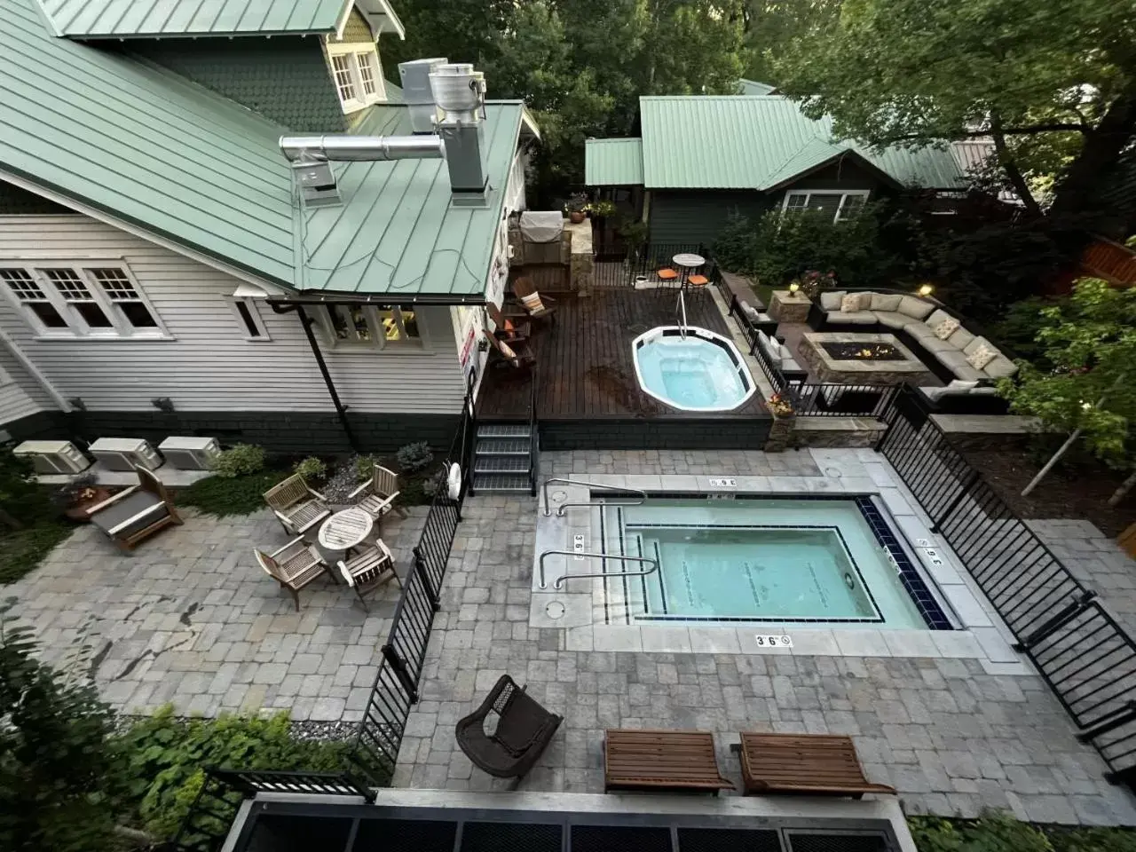 Hot Tub, Pool View in Huff House Inn and Cabins