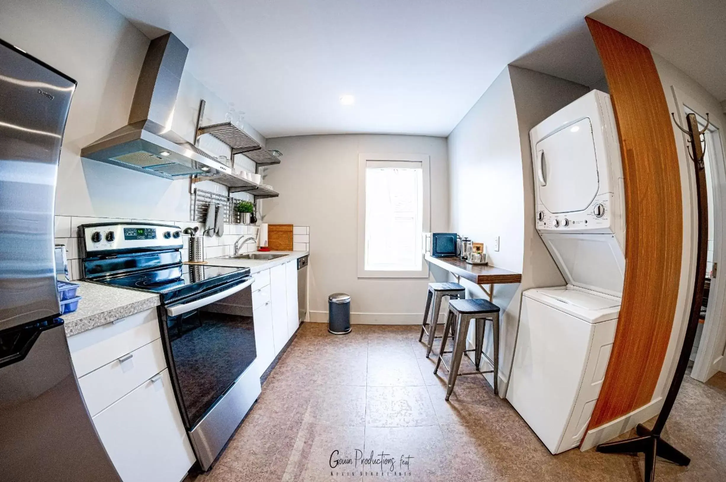Kitchen or kitchenette in Morel Executive Suites