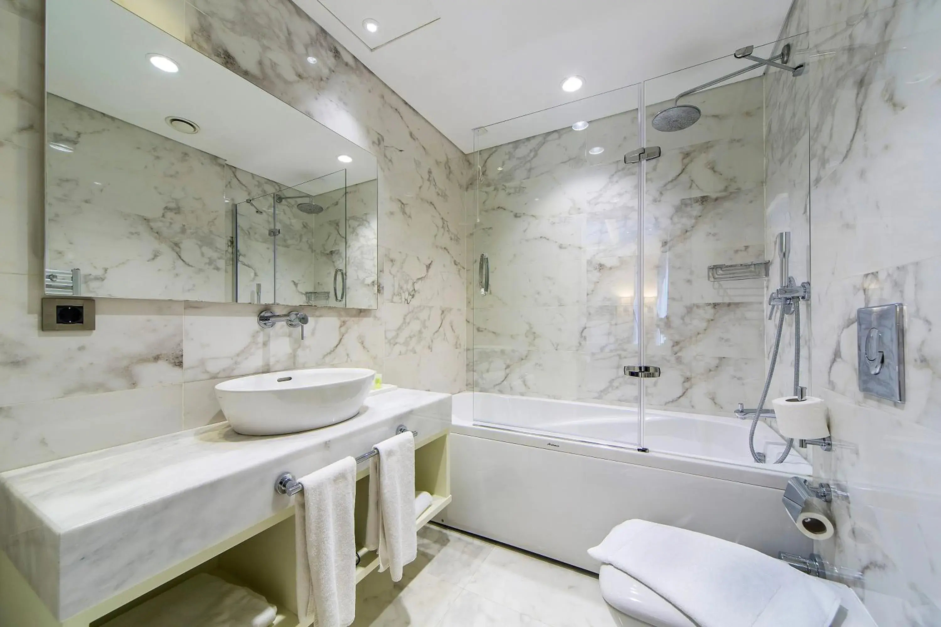 Shower, Bathroom in Hotel Morione & Spa Center