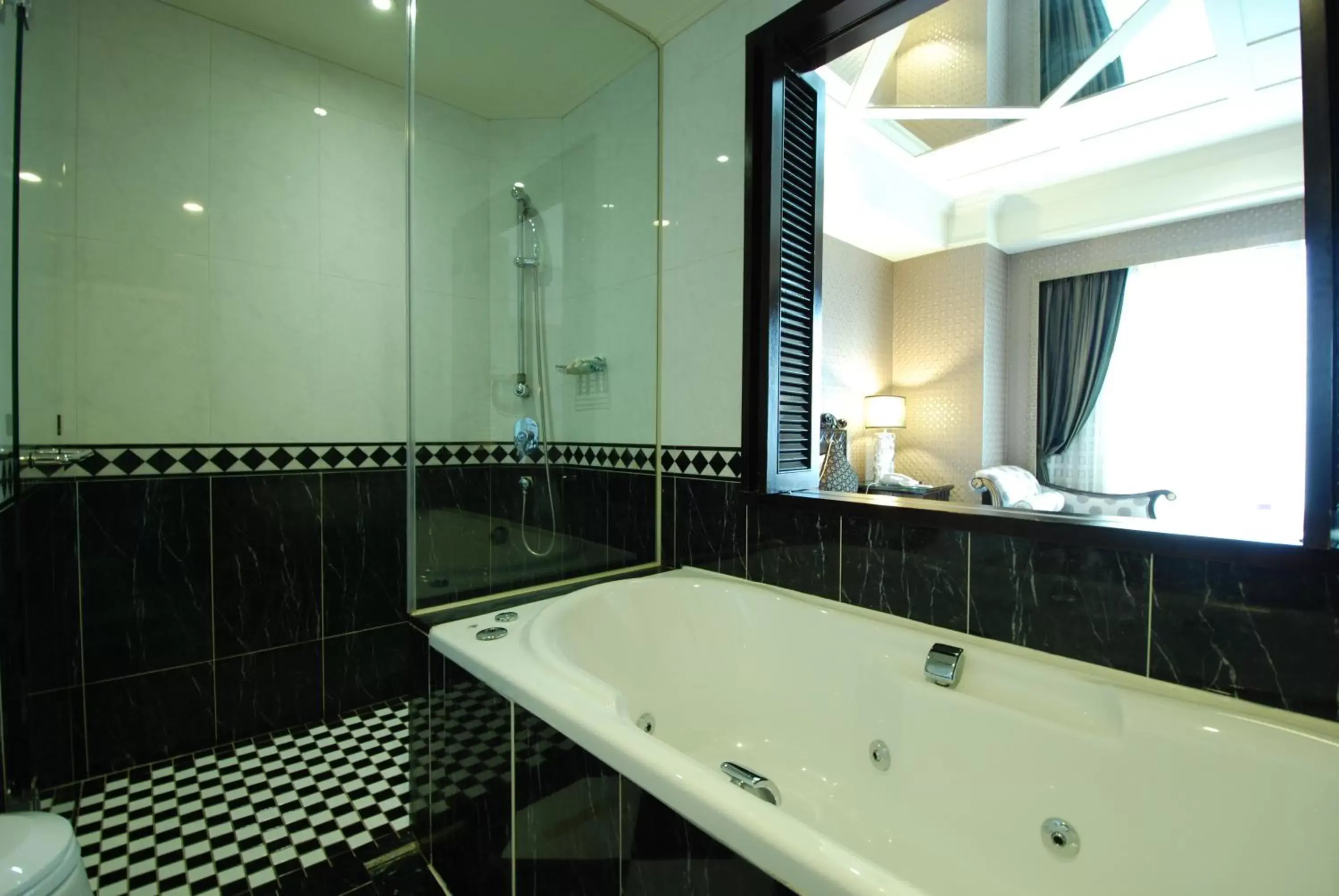 Shower, Bathroom in Rido Hotel