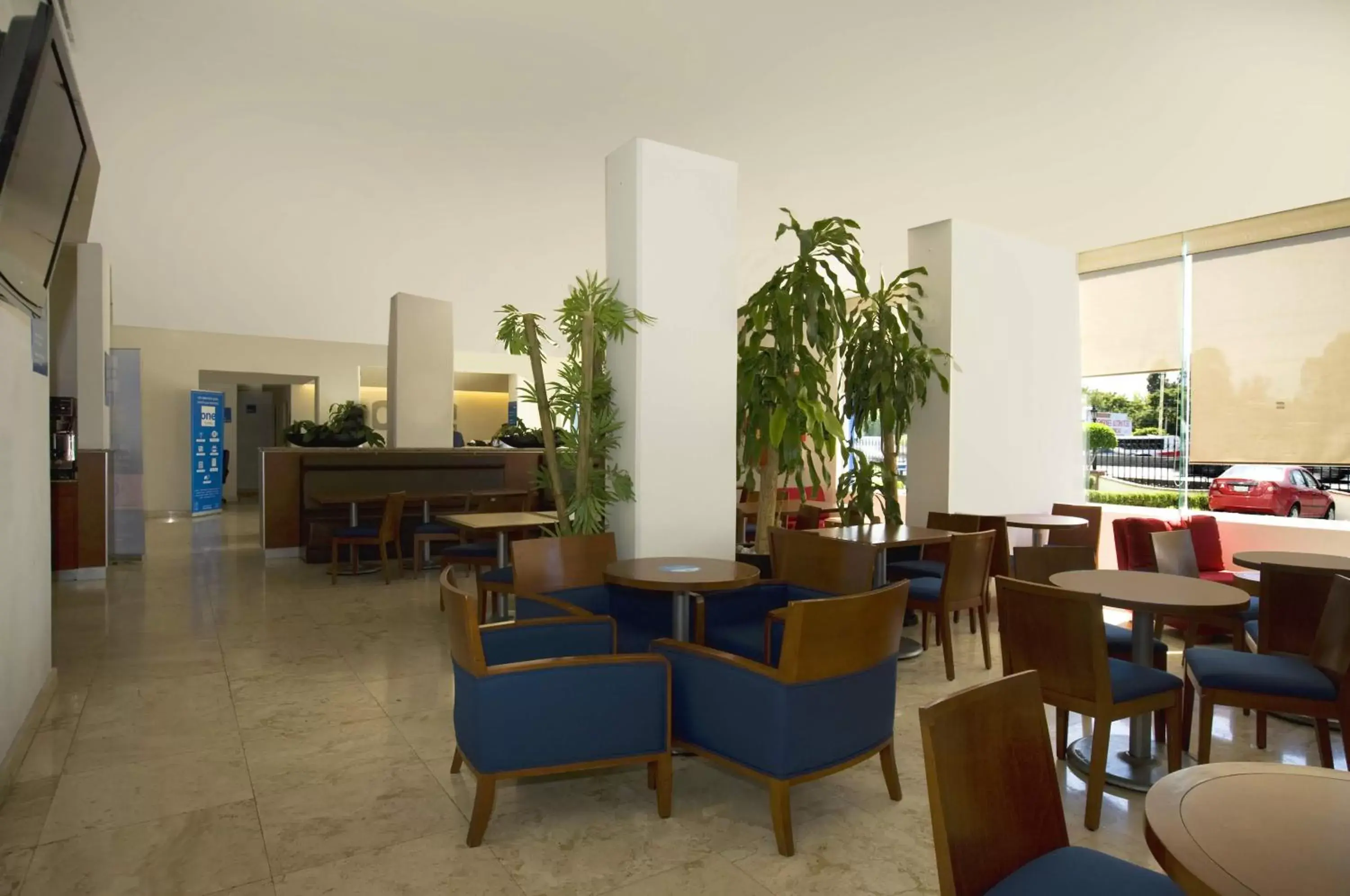 Restaurant/places to eat, Lounge/Bar in One Queretaro Plaza Galerias