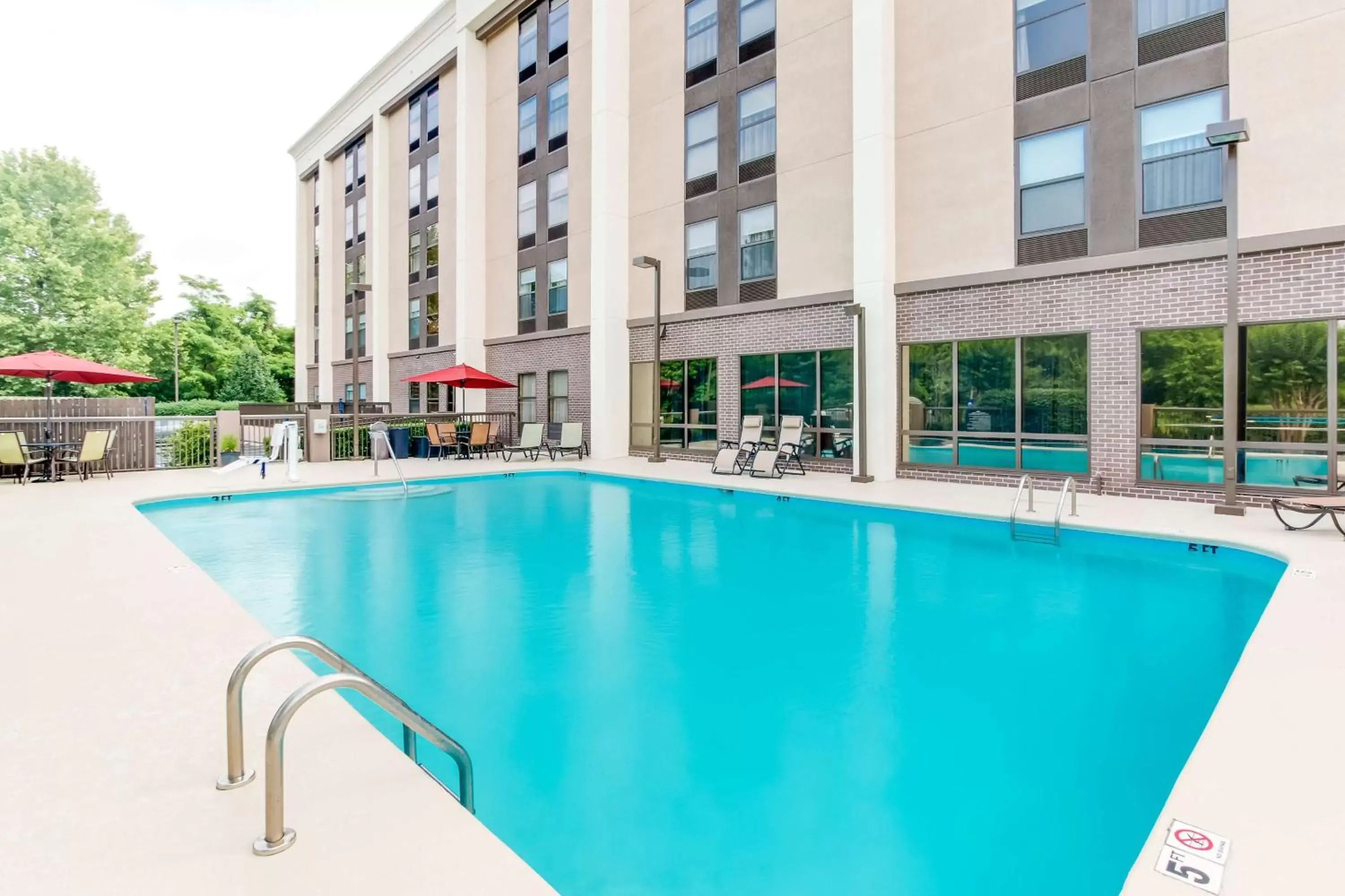 Pool view, Swimming Pool in Hampton Inn Bellevue/Nashville I-40 West