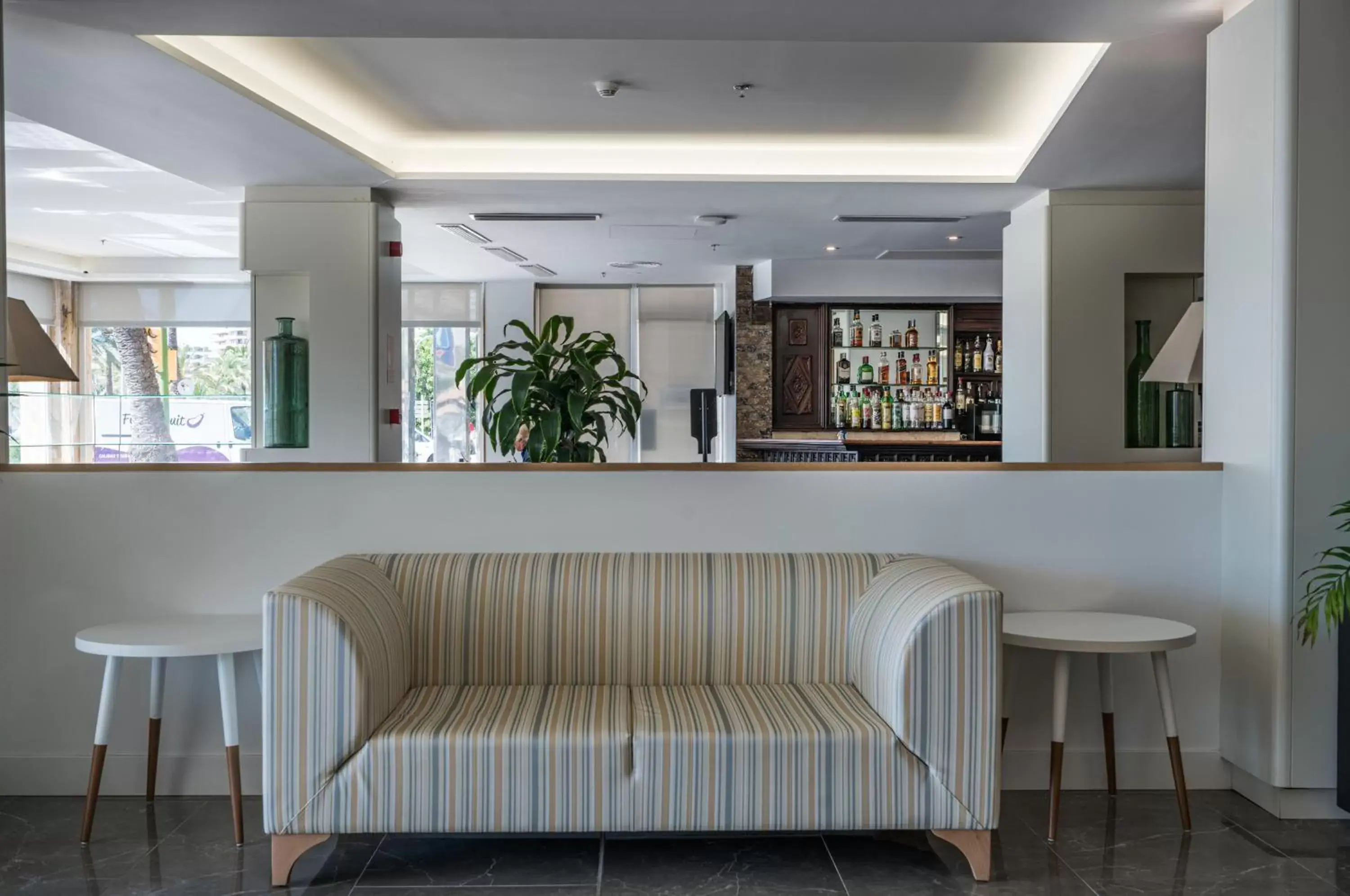 Lobby or reception, Lounge/Bar in Hotel Mirador