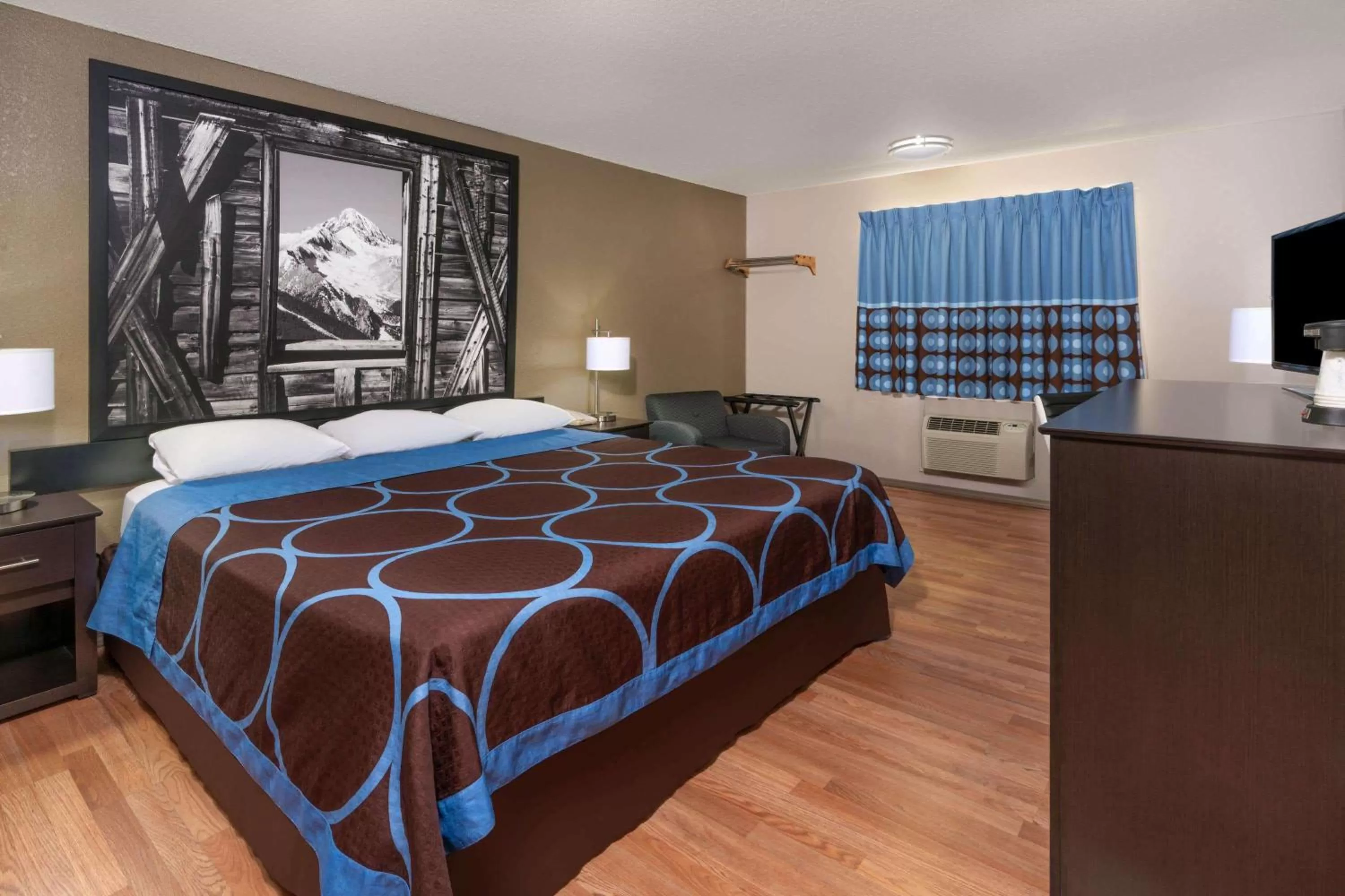 Photo of the whole room, Bed in Super 8 by Wyndham Cortez/Mesa Verde Area