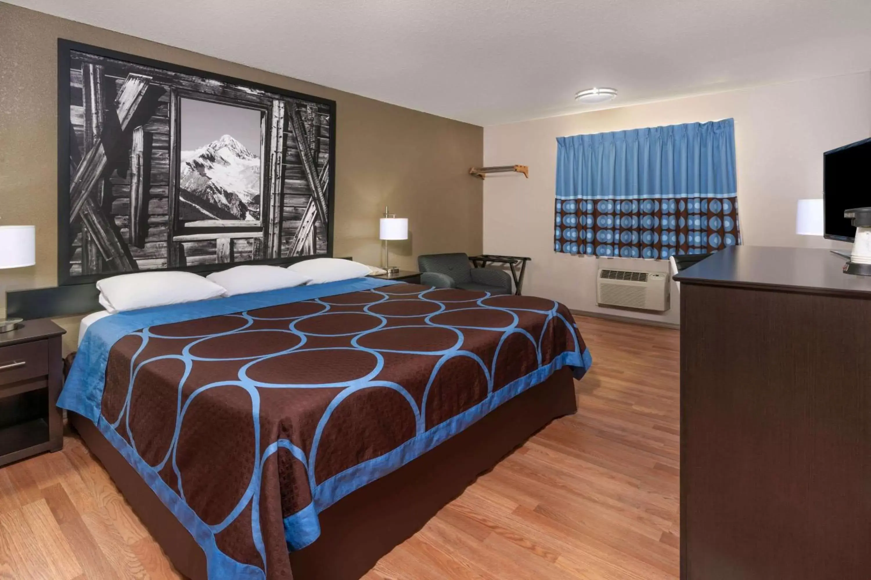 Photo of the whole room, Bed in Super 8 by Wyndham Cortez/Mesa Verde Area Photo of the whole room, Bed in Super 8 by Wyndham Cortez/Mesa Verde Area