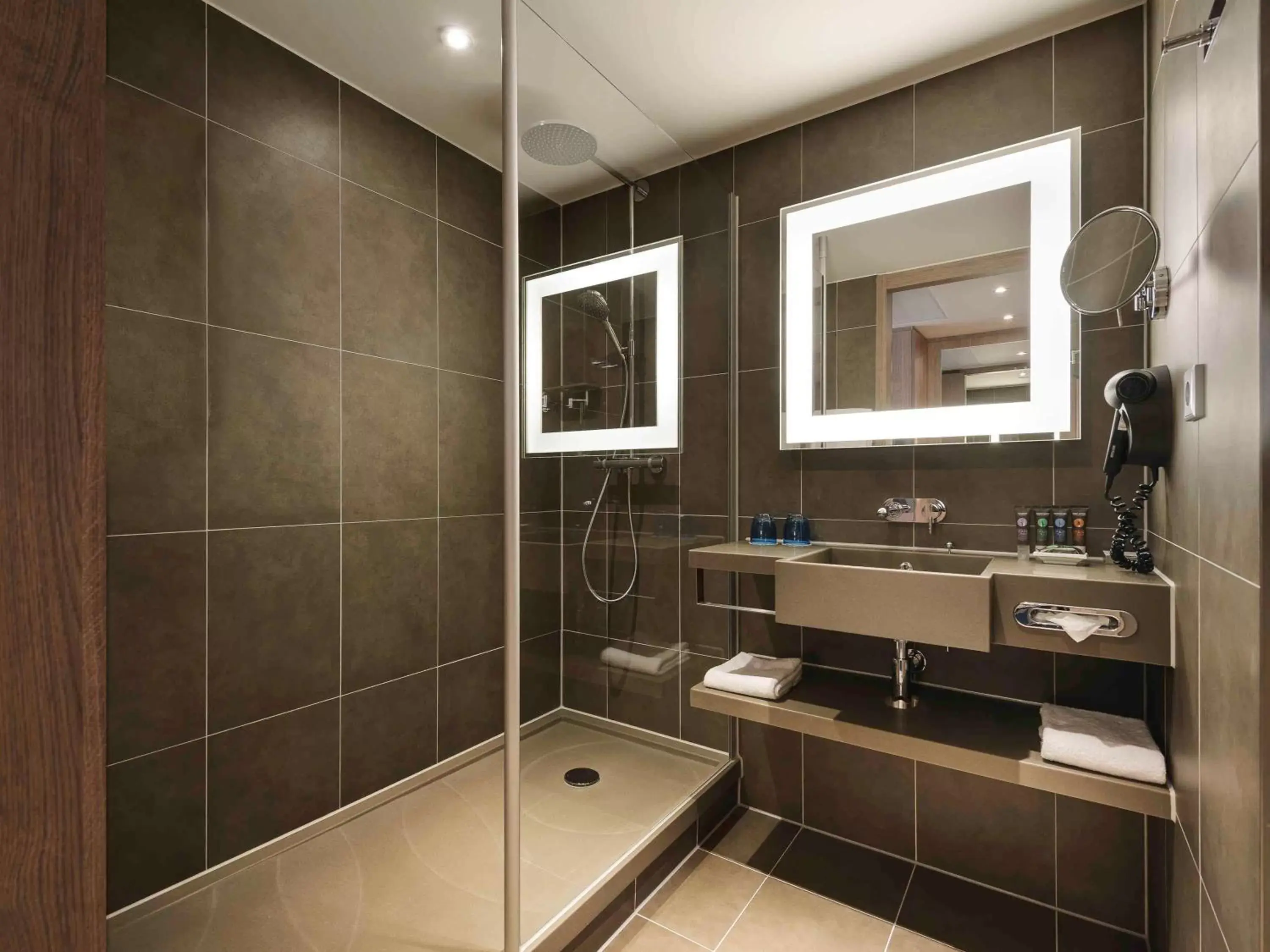 Photo of the whole room, Bathroom in Novotel München City Arnulfpark