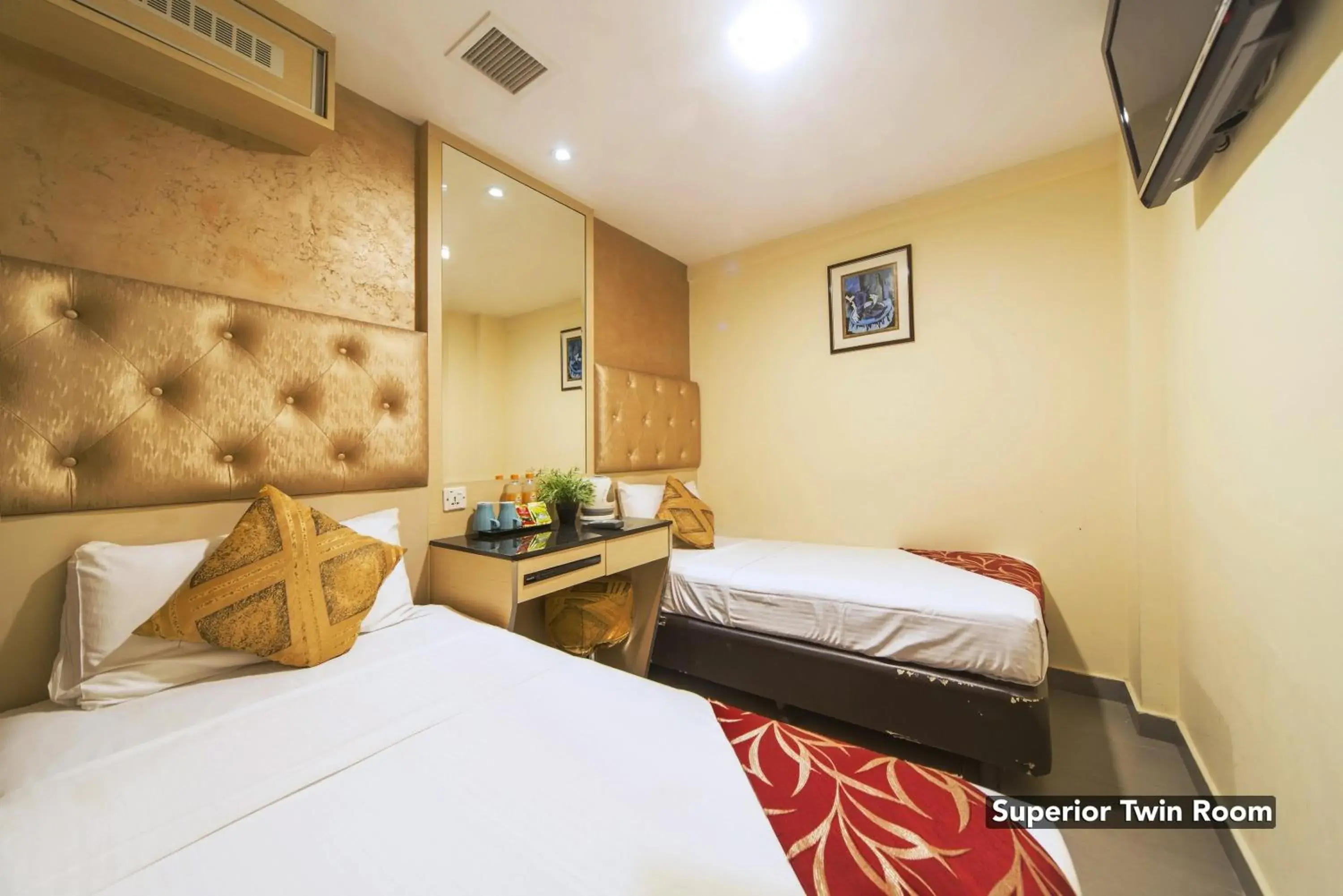 Coffee/tea facilities, Bed in Sandpiper Hotel On Rochor