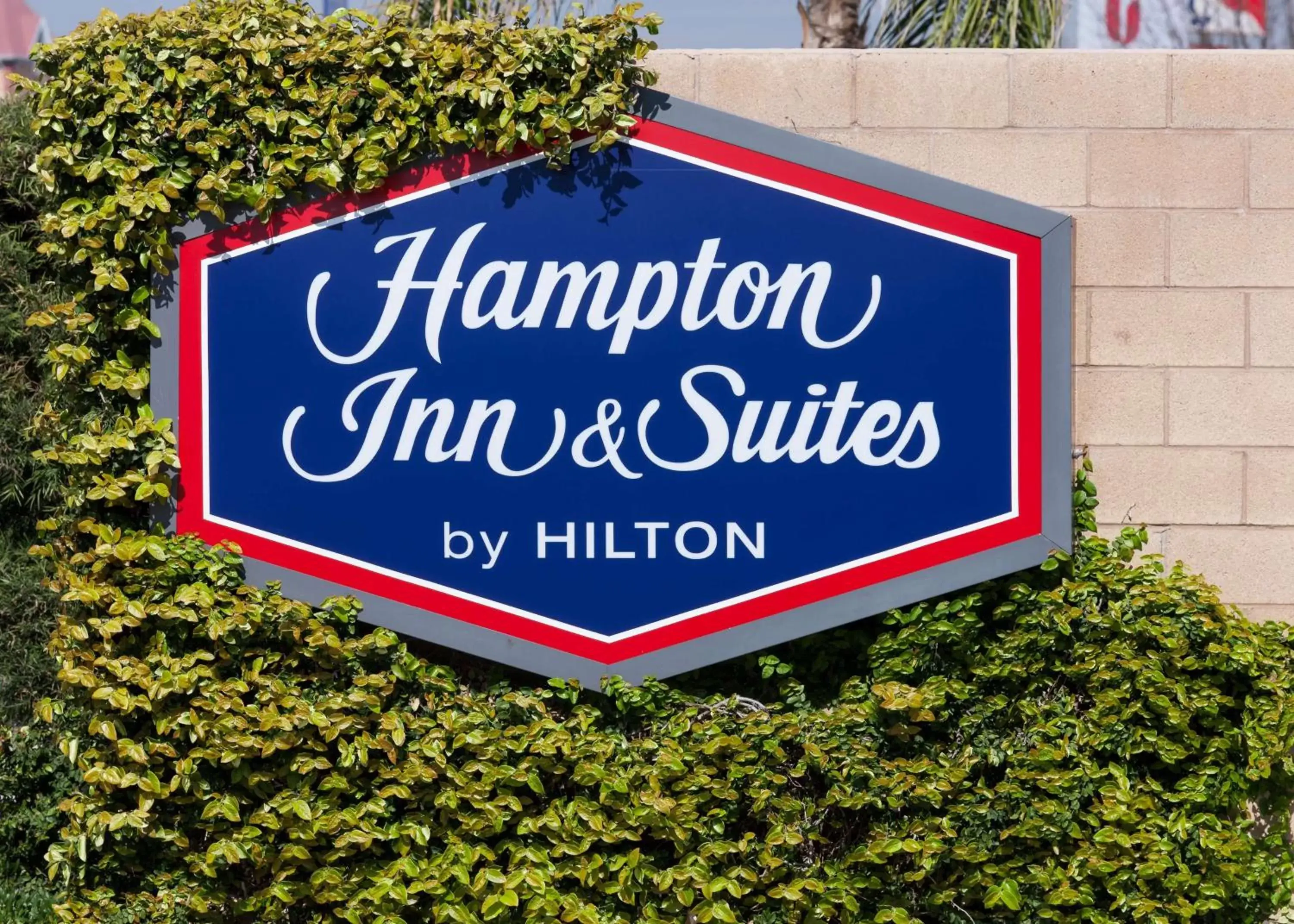 Property building in Hampton Inn & Suites Tulare