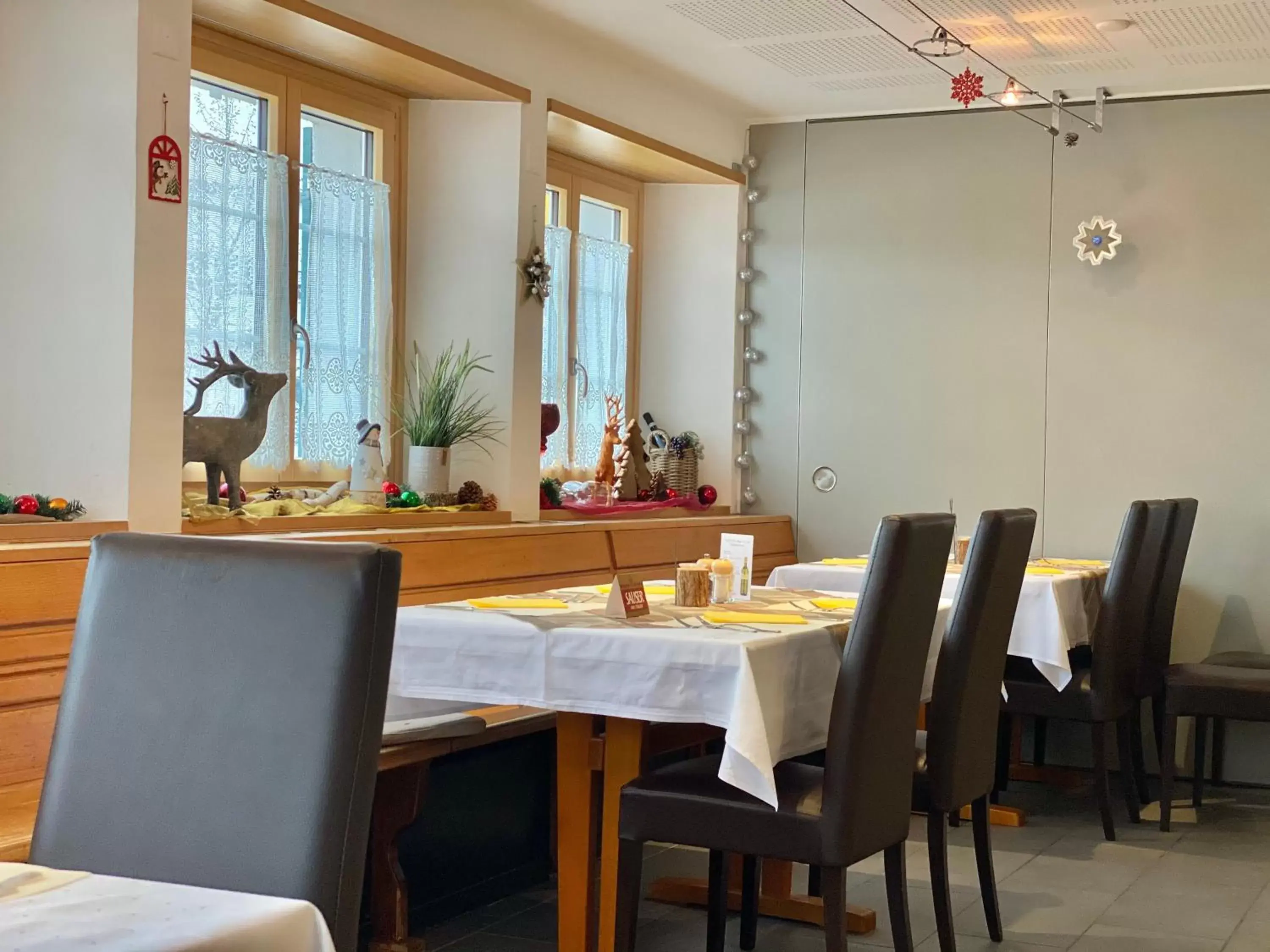 Restaurant/Places to Eat in Hotel Hirschen Hinwil