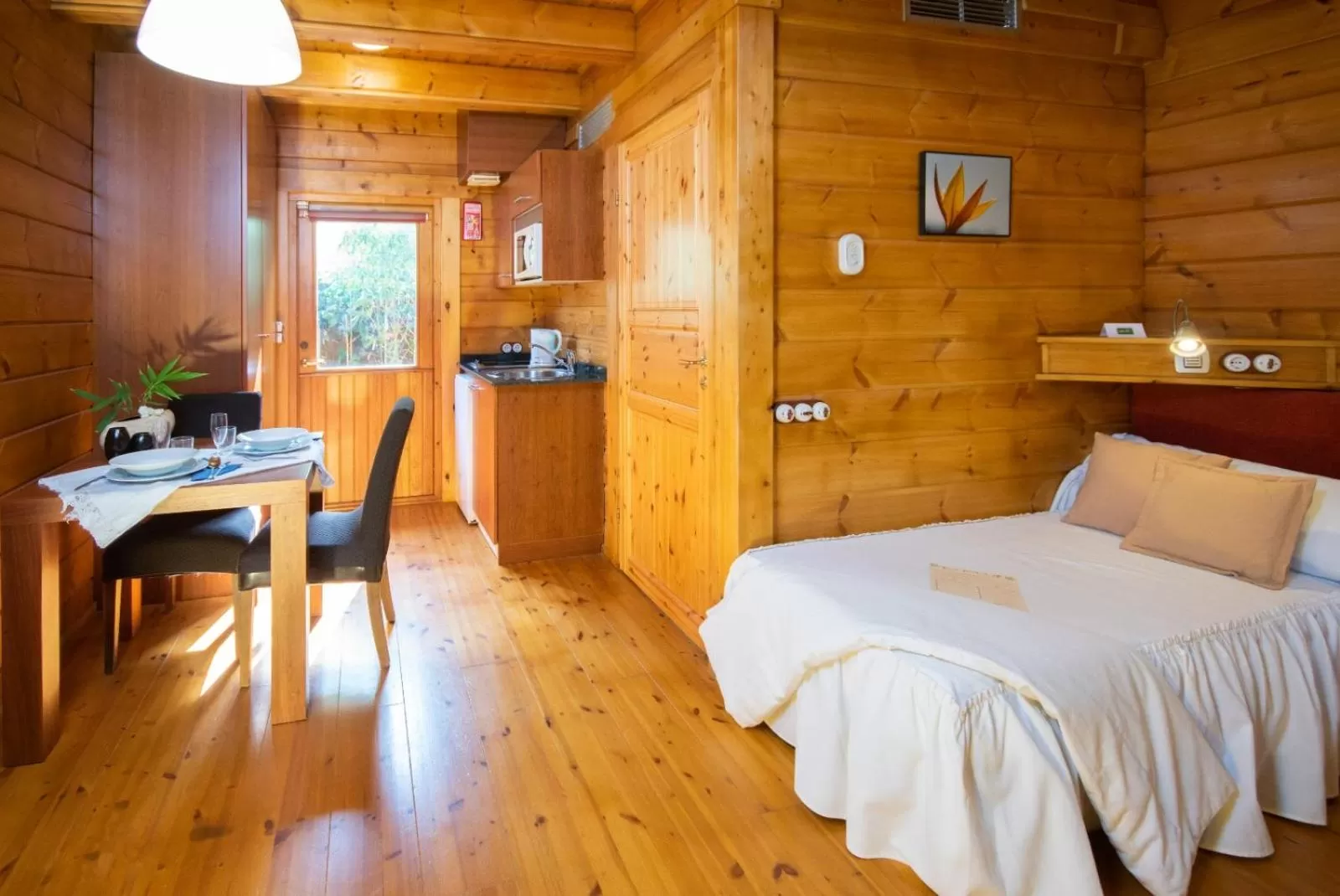 Kitchen or kitchenette, Bed in Hotel Somlom - ECO Friendly Montseny
